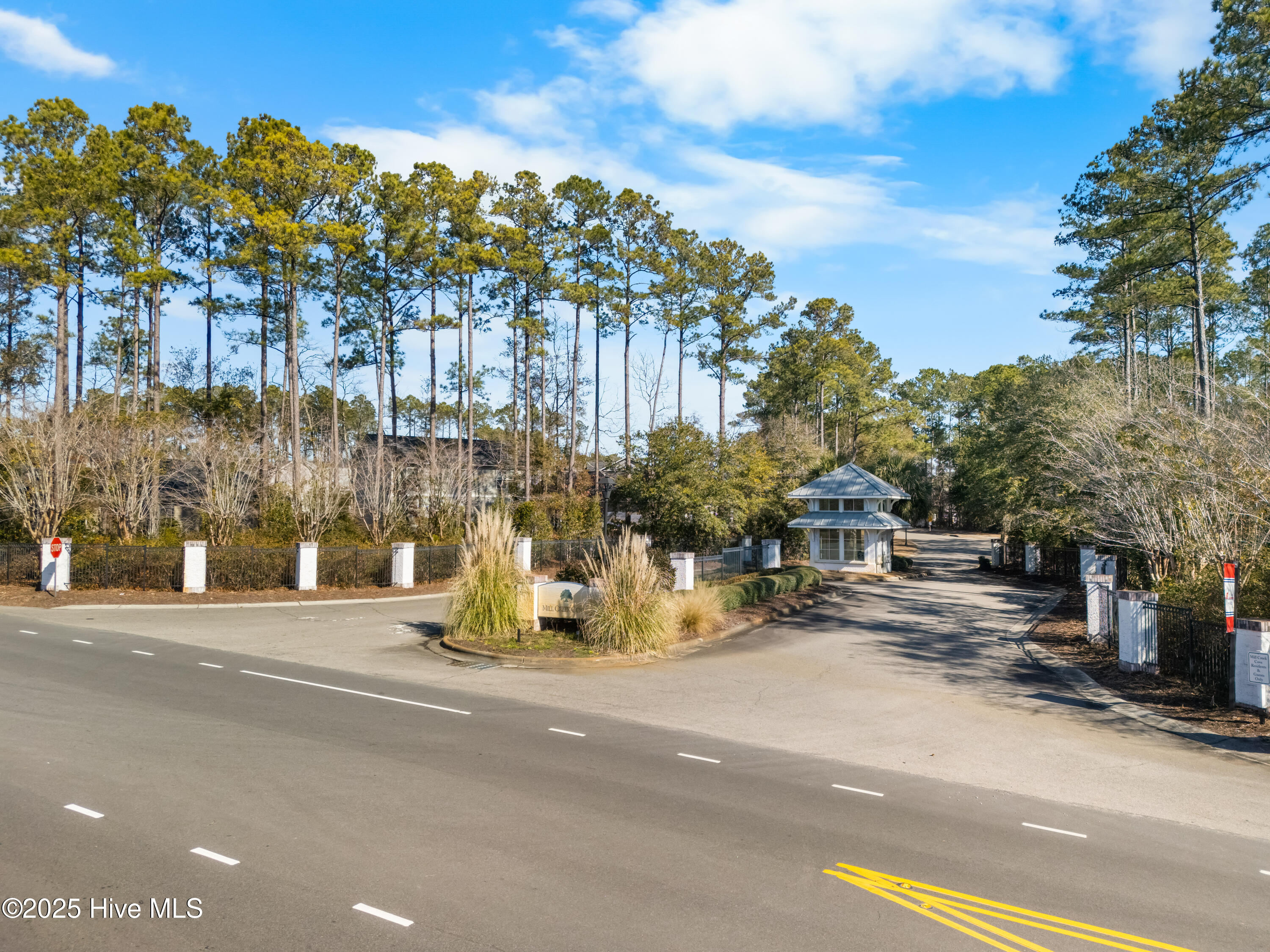 702 Lakeland Drive Property Photo 1