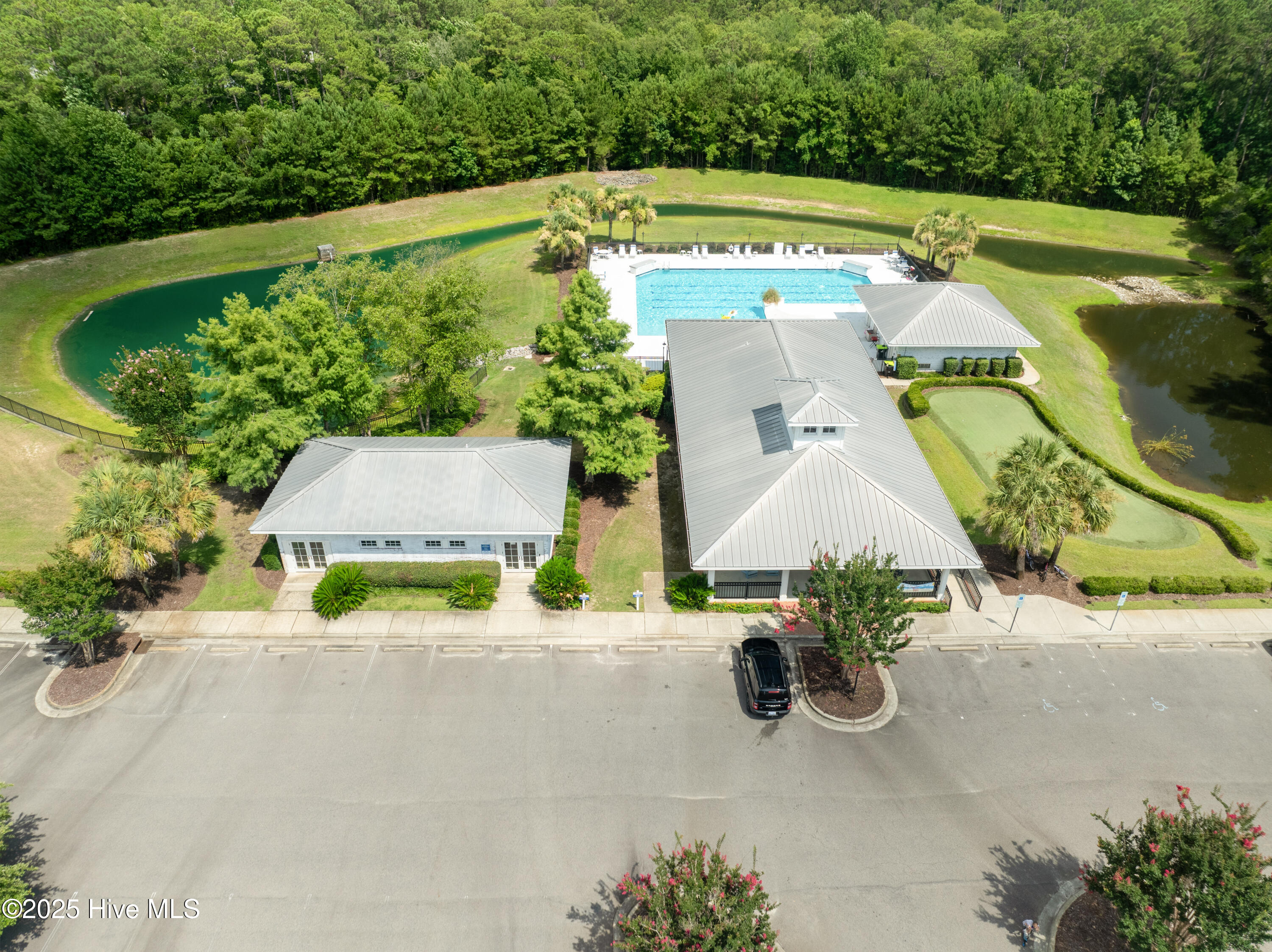 702 Lakeland Drive Property Photo 12