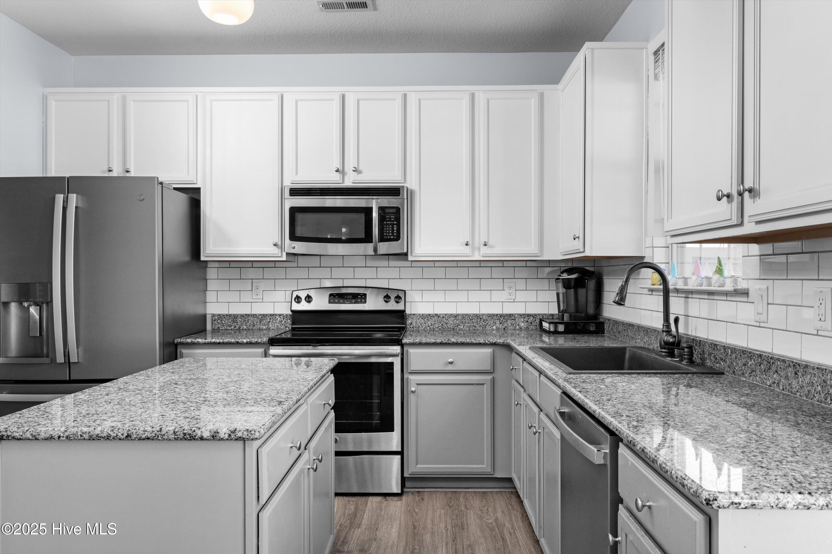 1403 London Street Property Photo 10