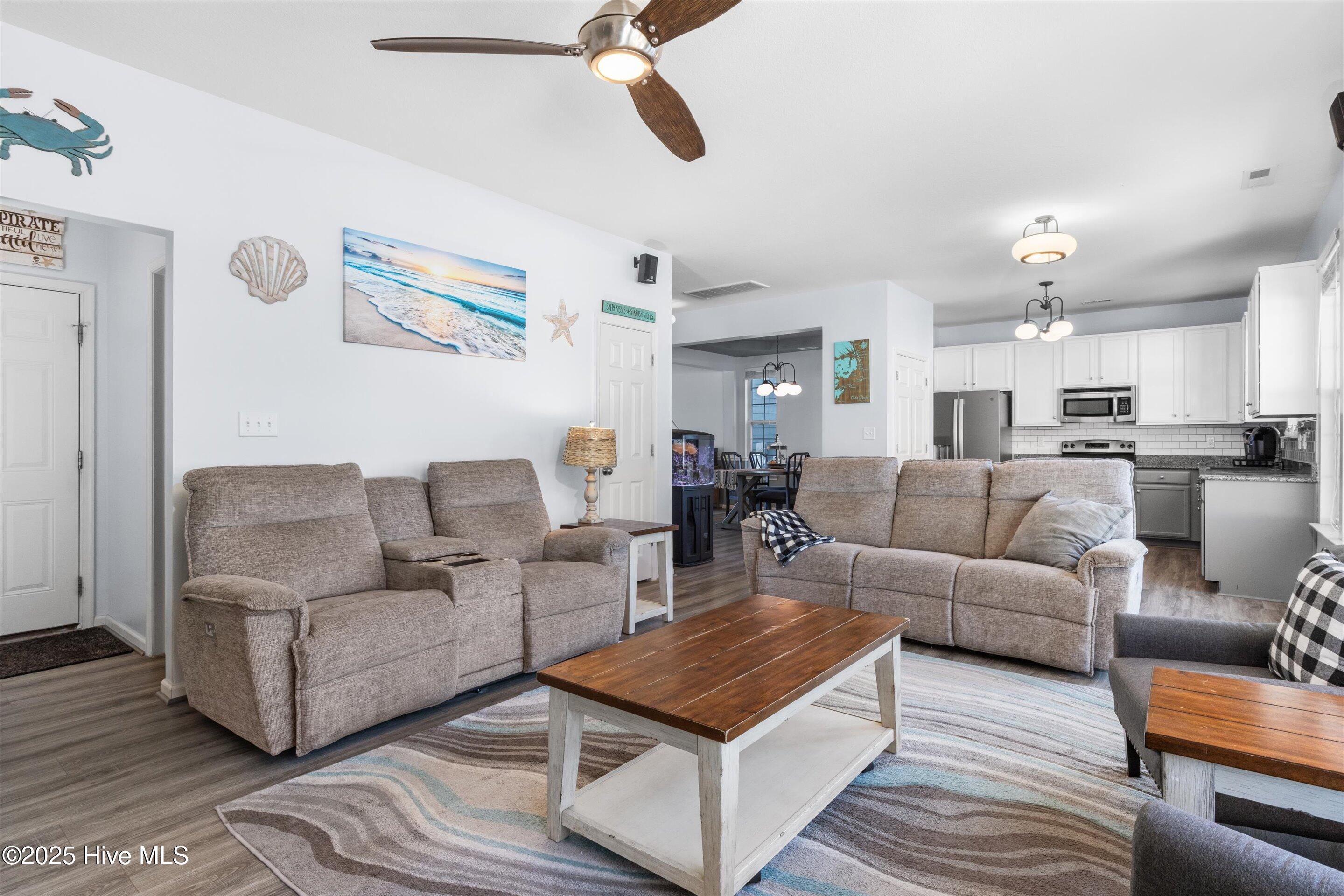 1403 London Street Property Photo 16