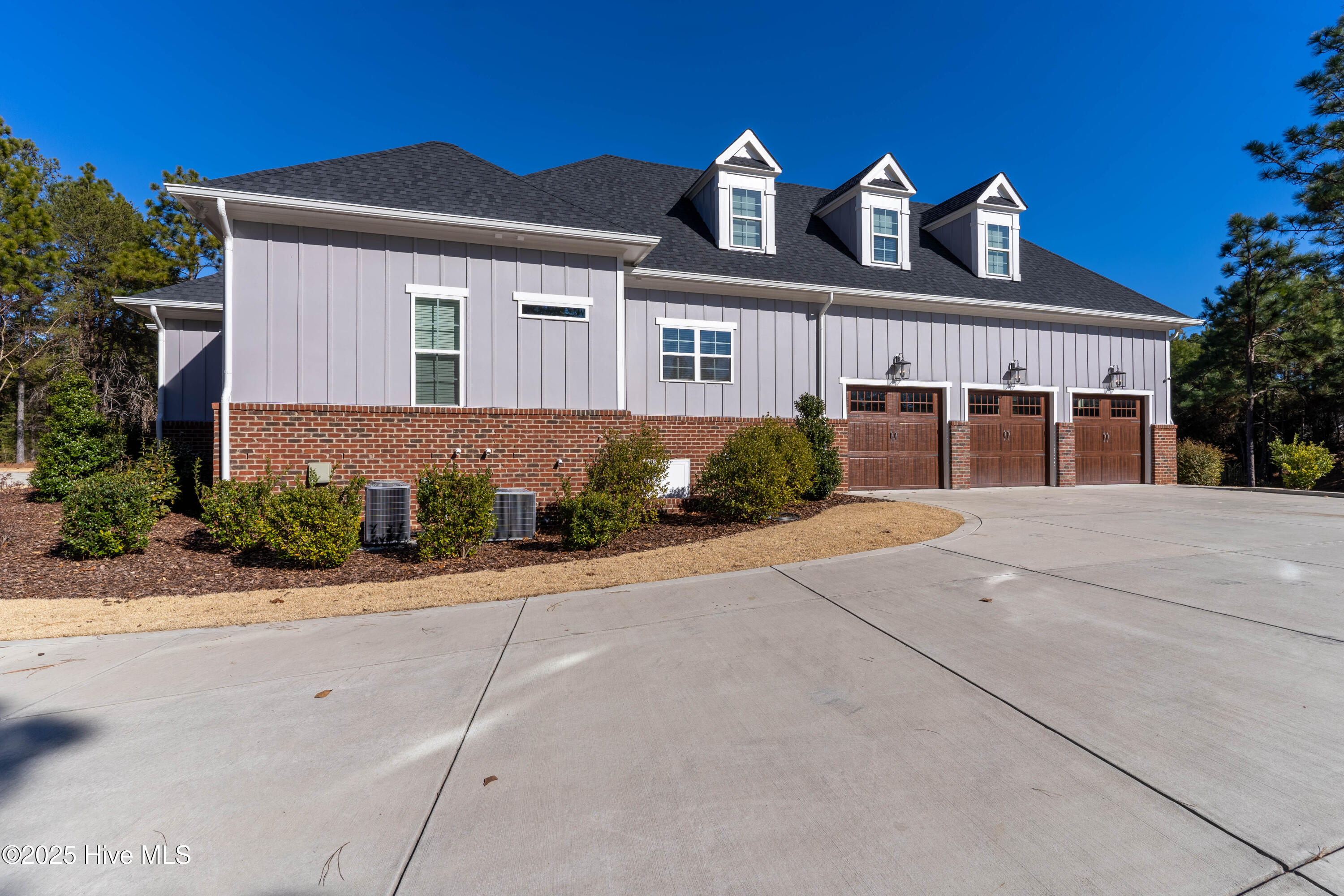 65 Quaker Ridge Road Property Photo 4