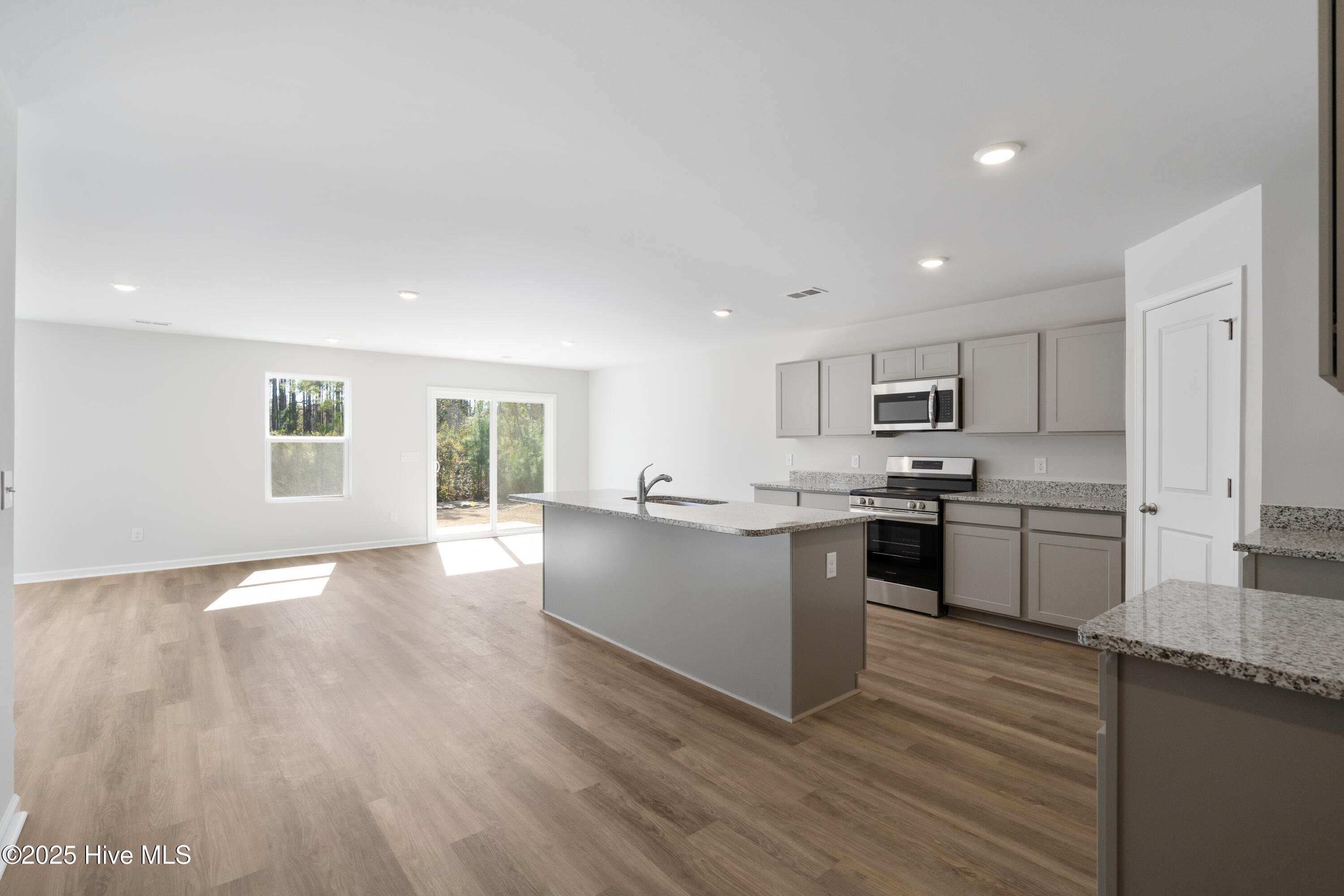 6922 Seaside Palms Place Property Photo 10