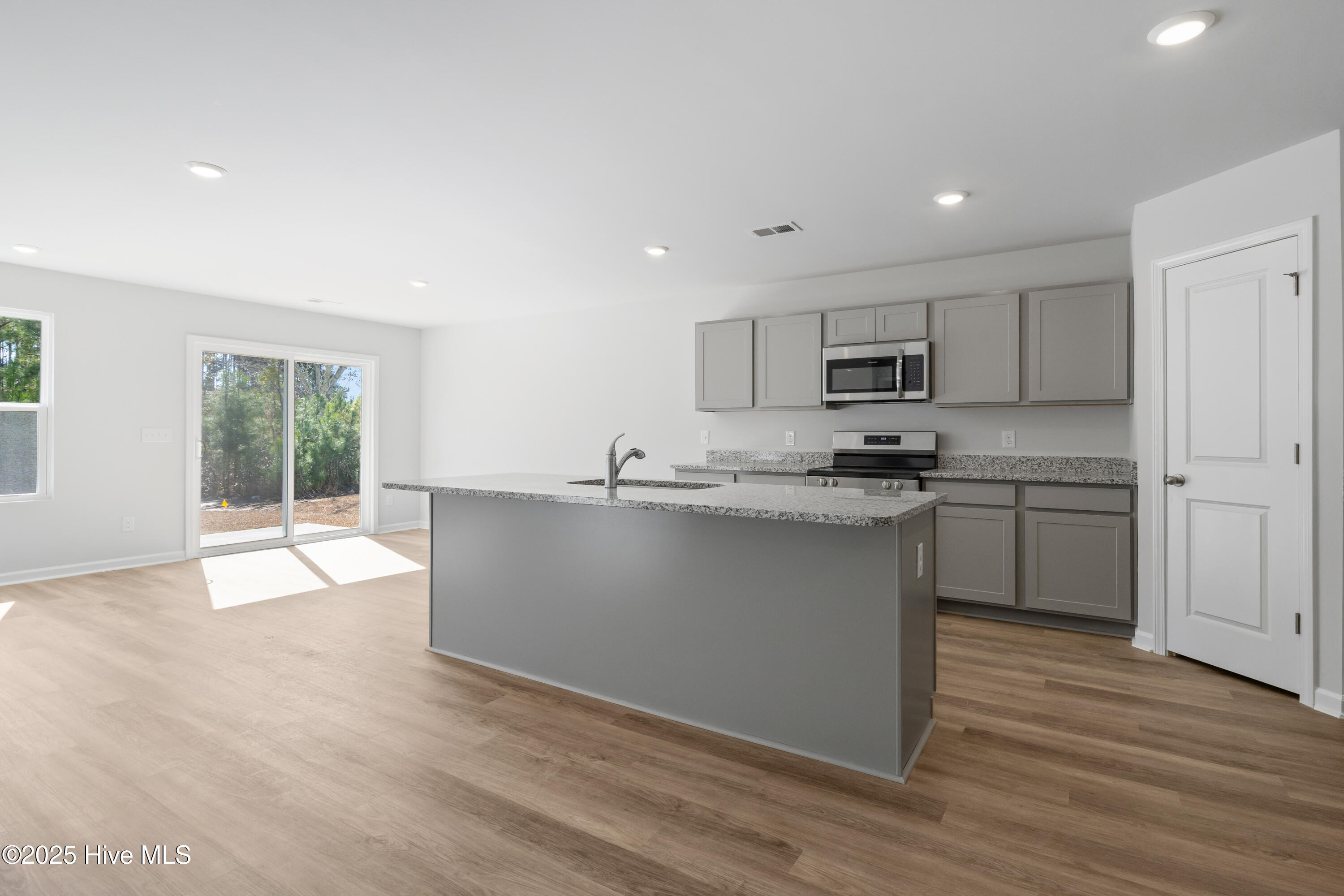6922 Seaside Palms Place Property Photo 12