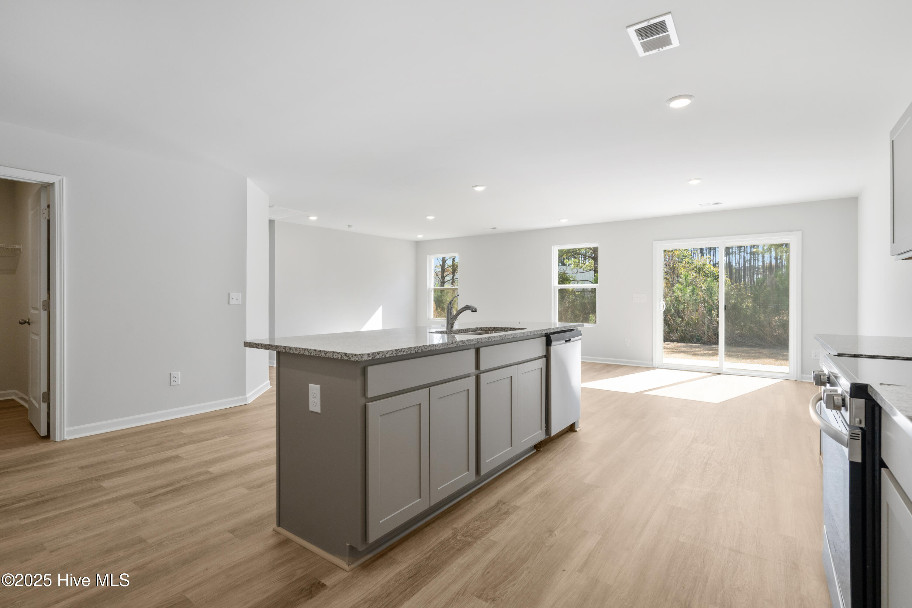 6922 Seaside Palms Place Property Photo 13
