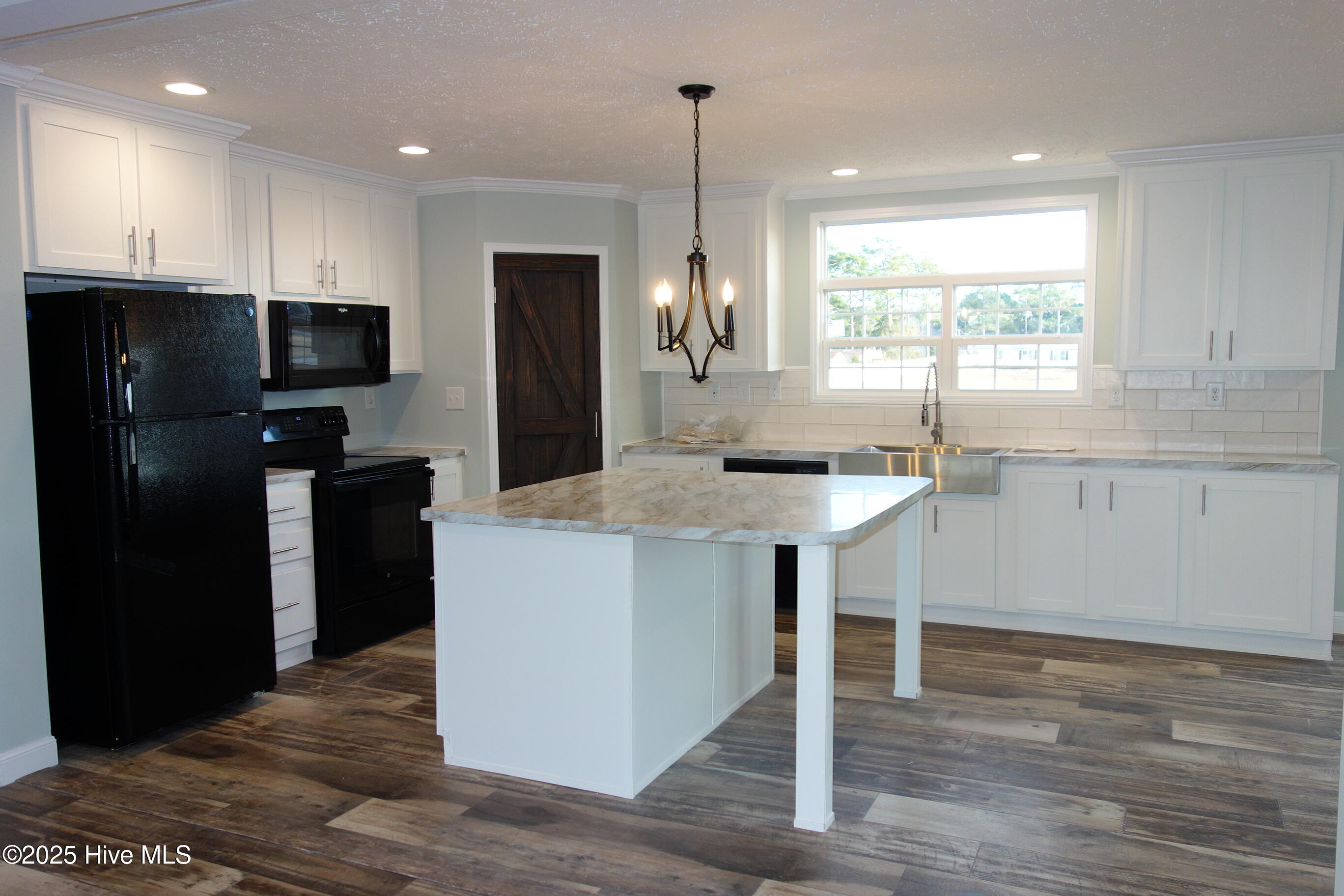 929 Willow Place Property Photo 8