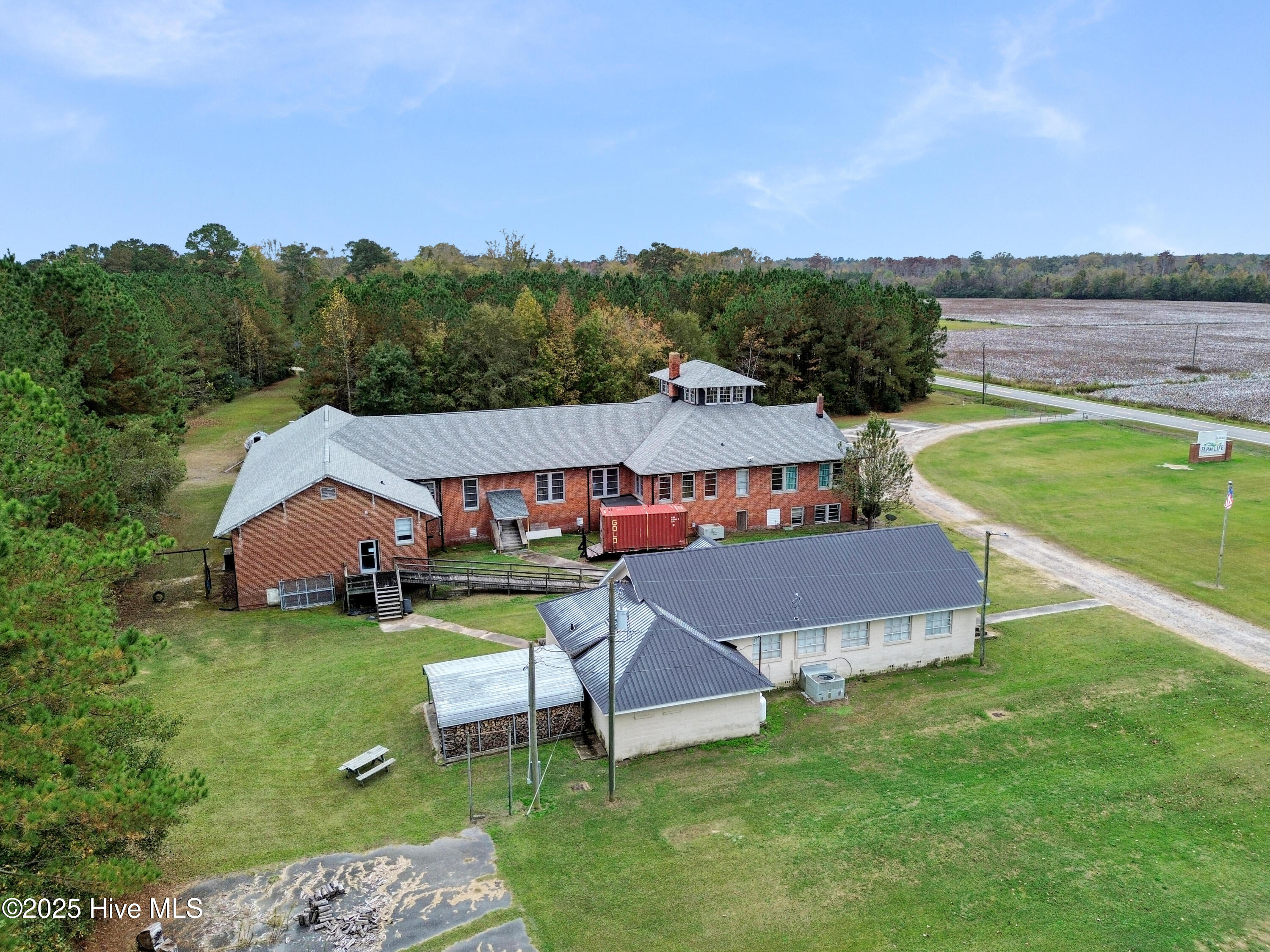 9291 Highway 171 Property Photo 4