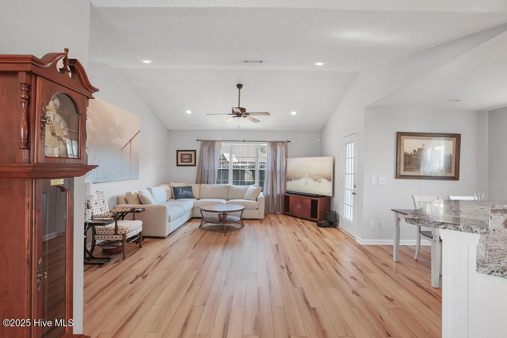 114 Bay Tree Circle Property Photo 4