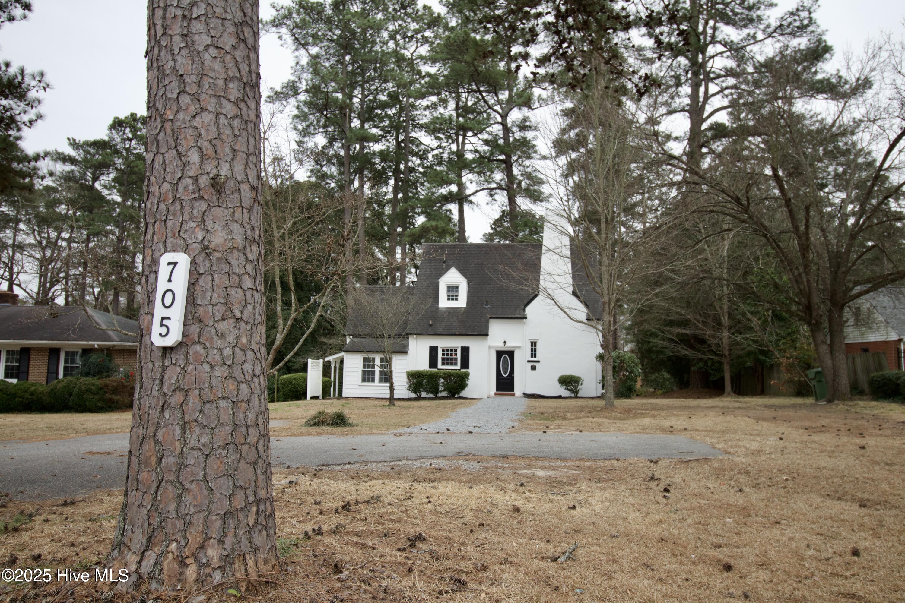 705 Bolling Road Property Photo 3