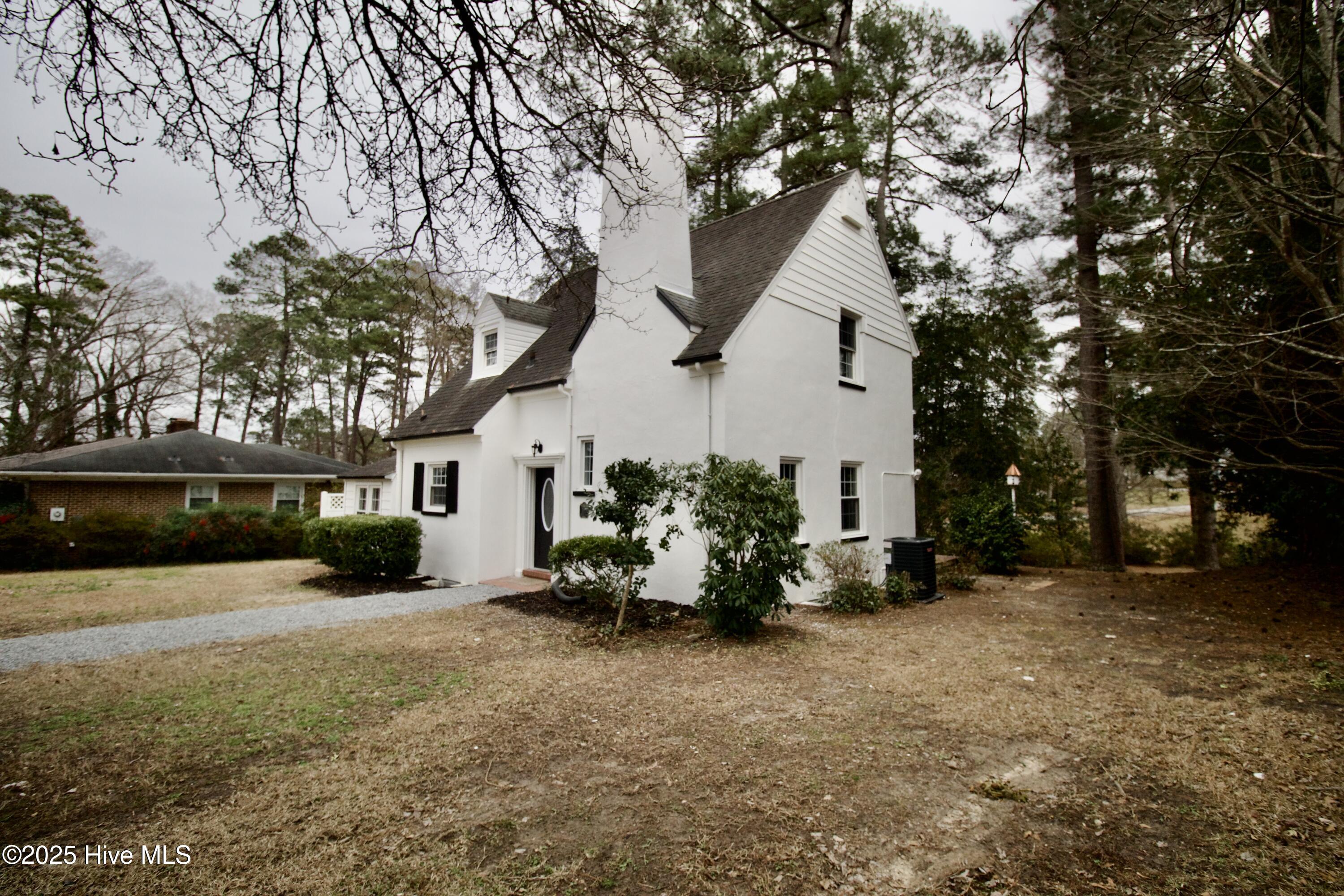 705 Bolling Road Property Photo 5