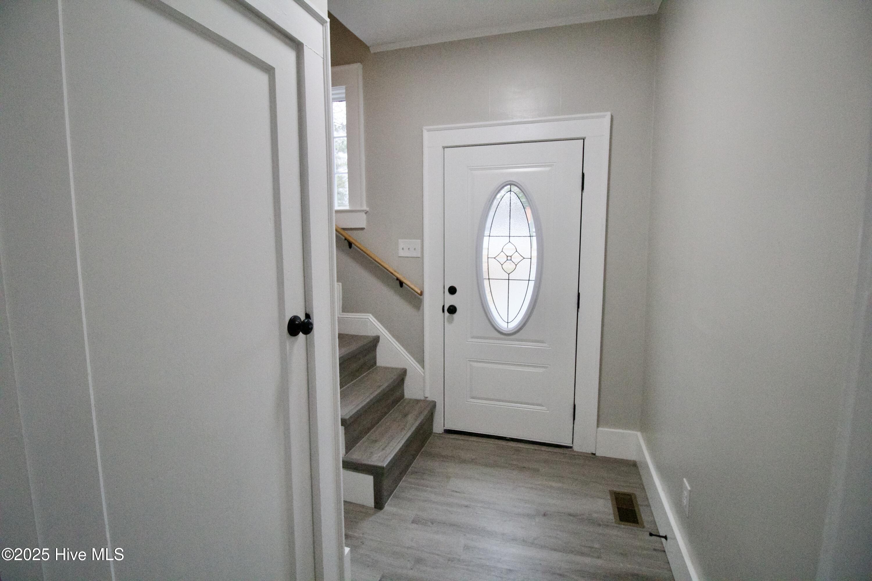 705 Bolling Road Property Photo 7
