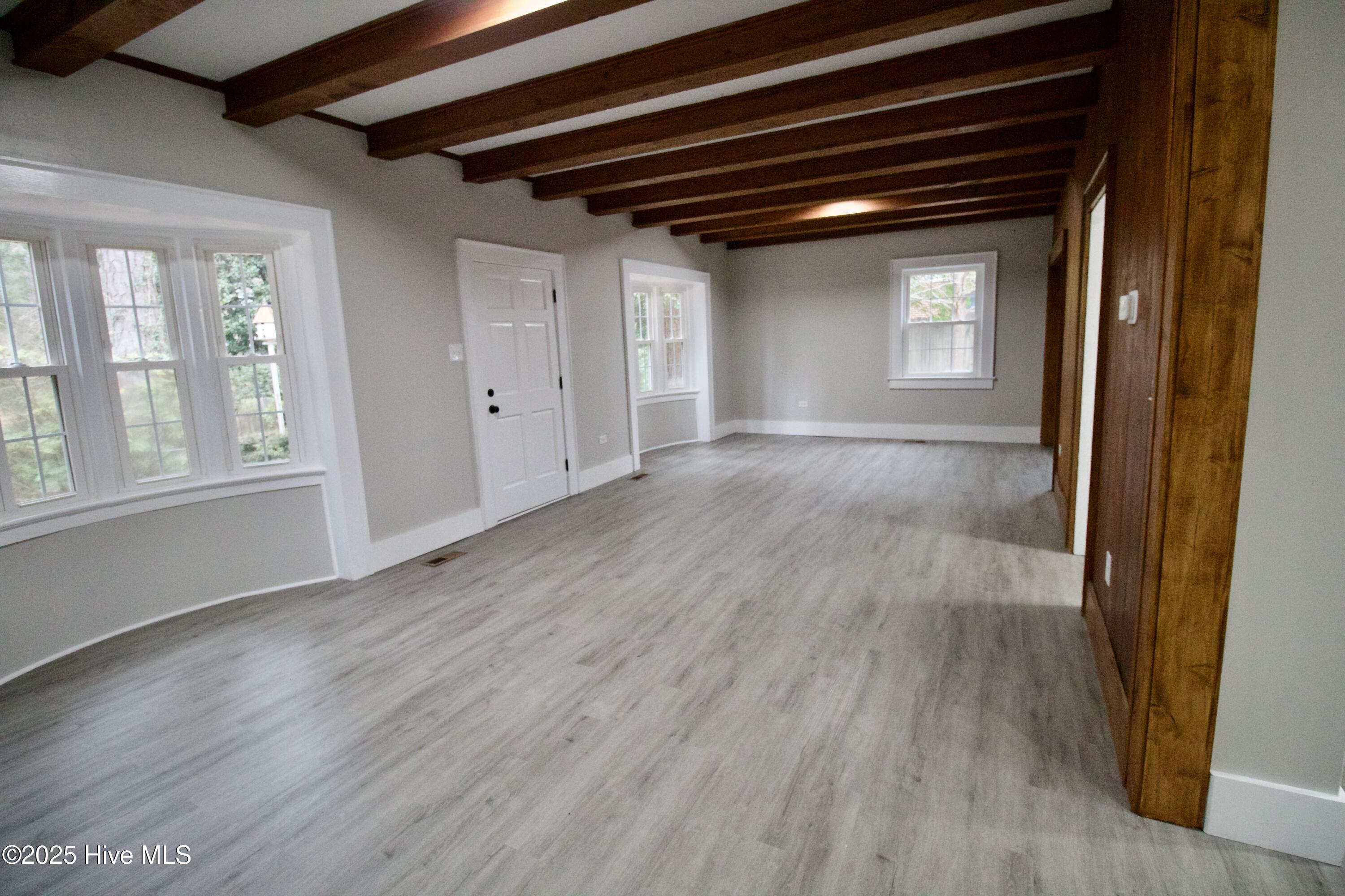 705 Bolling Road Property Photo 12