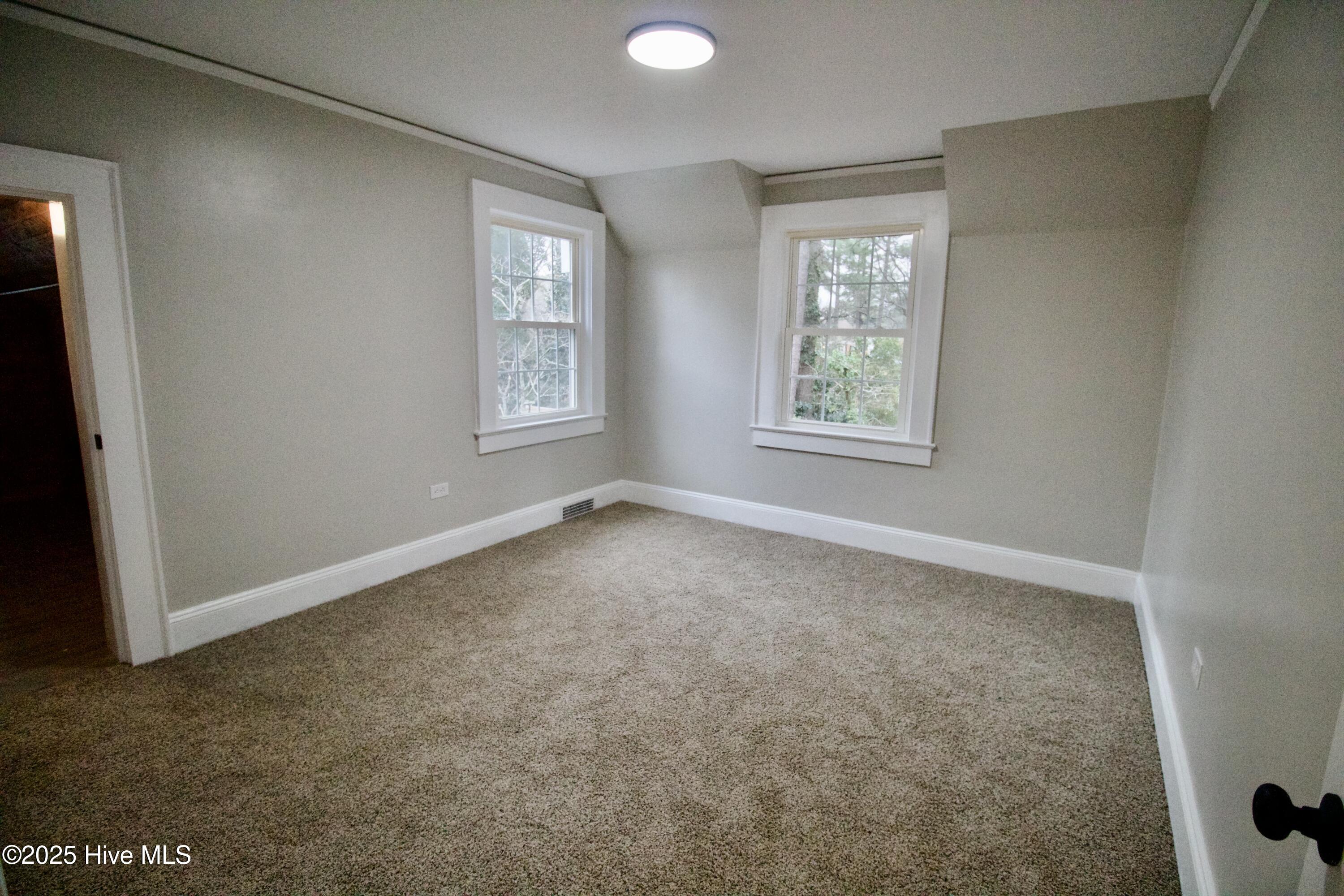 705 Bolling Road Property Photo 21