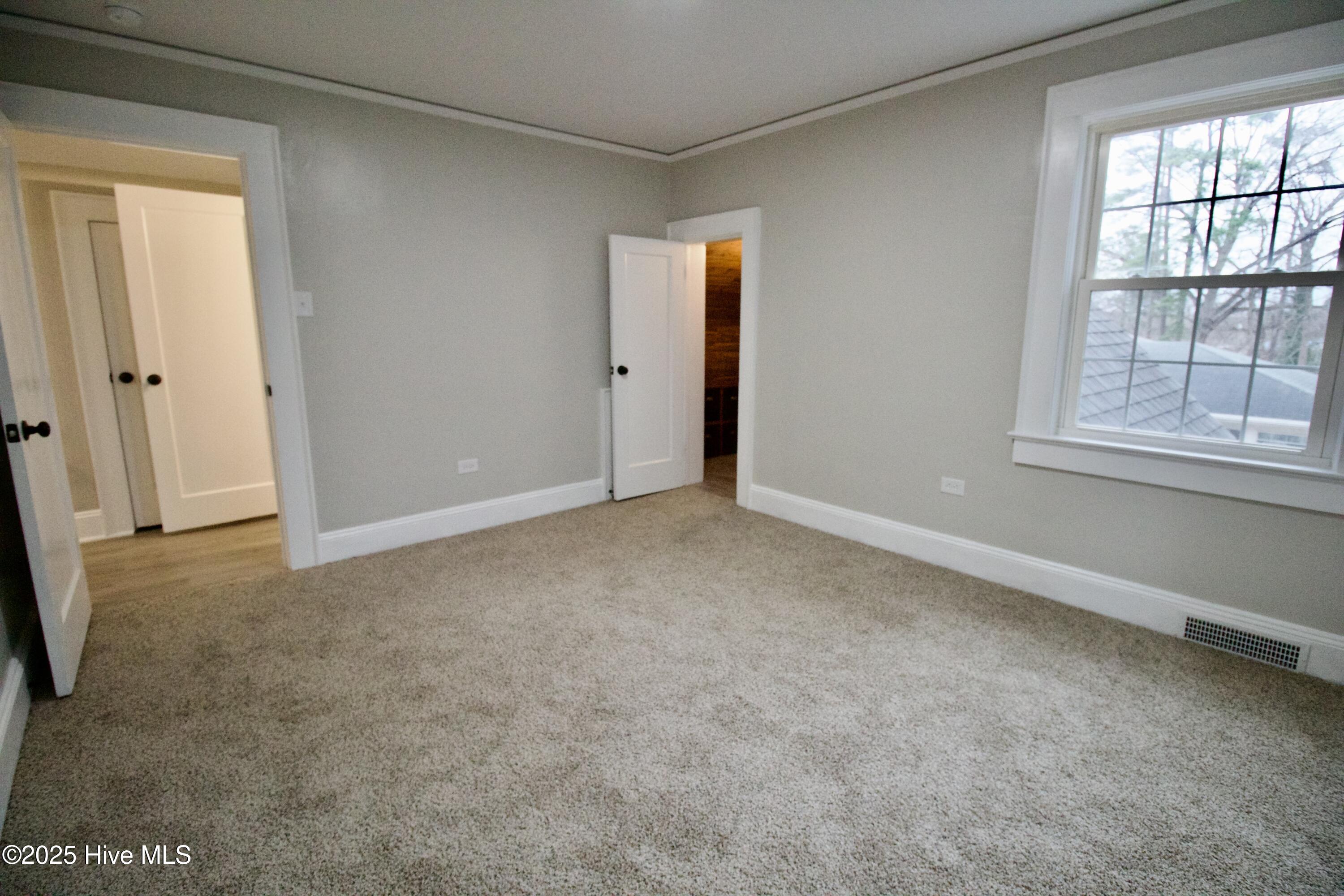 705 Bolling Road Property Photo 23