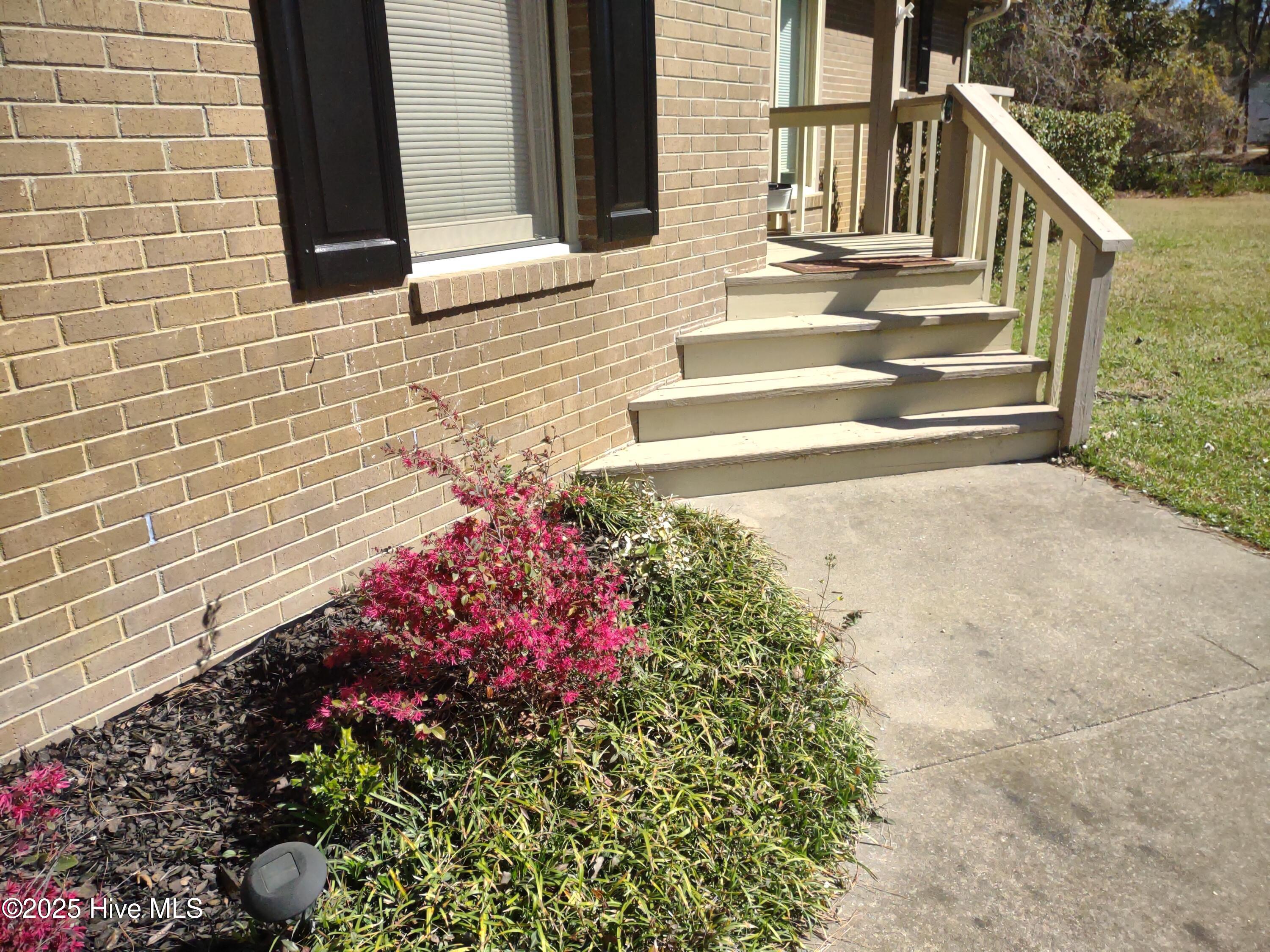 370 Boundaryline Drive Property Photo 9