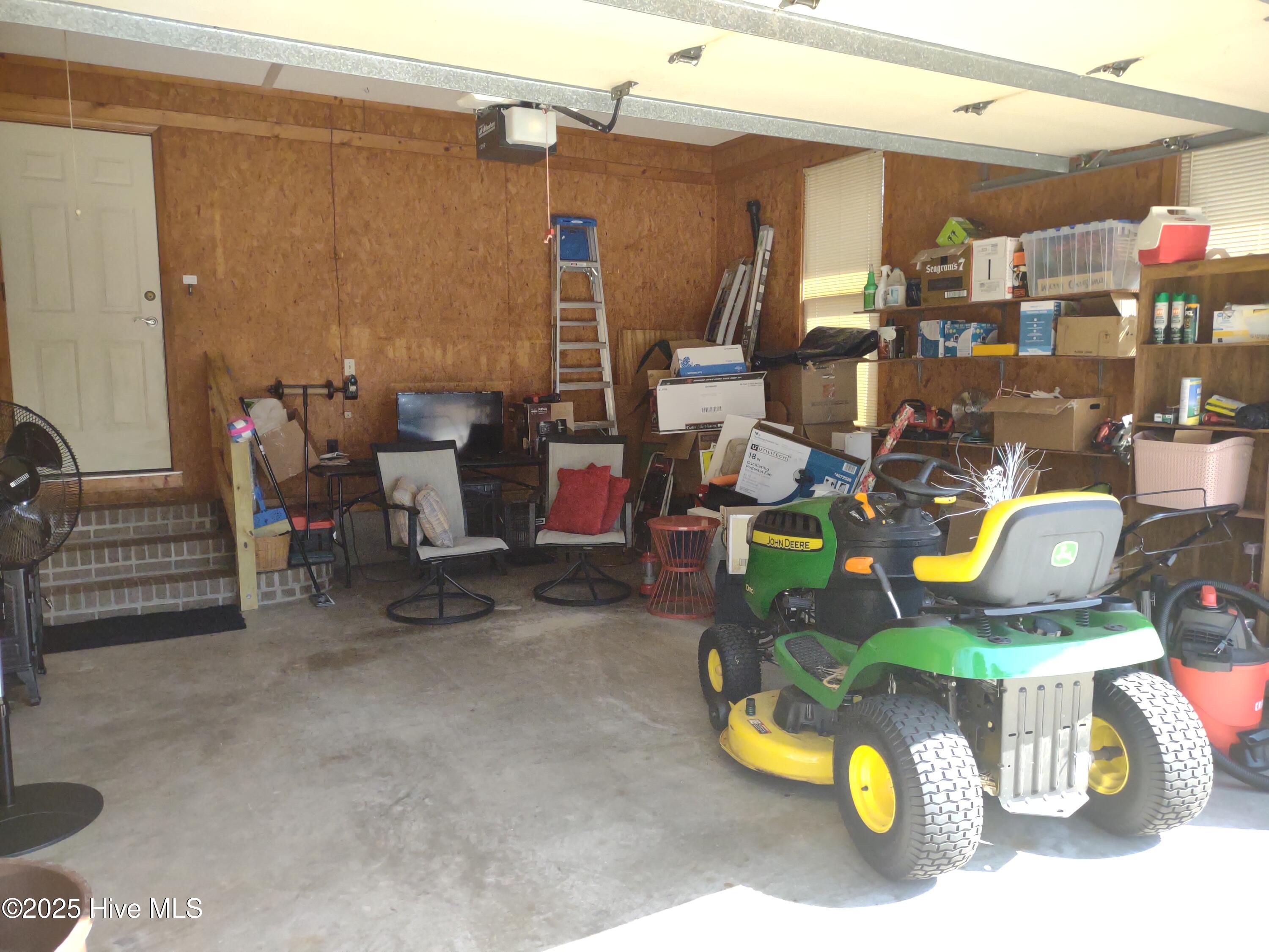 370 Boundaryline Drive Property Photo 19