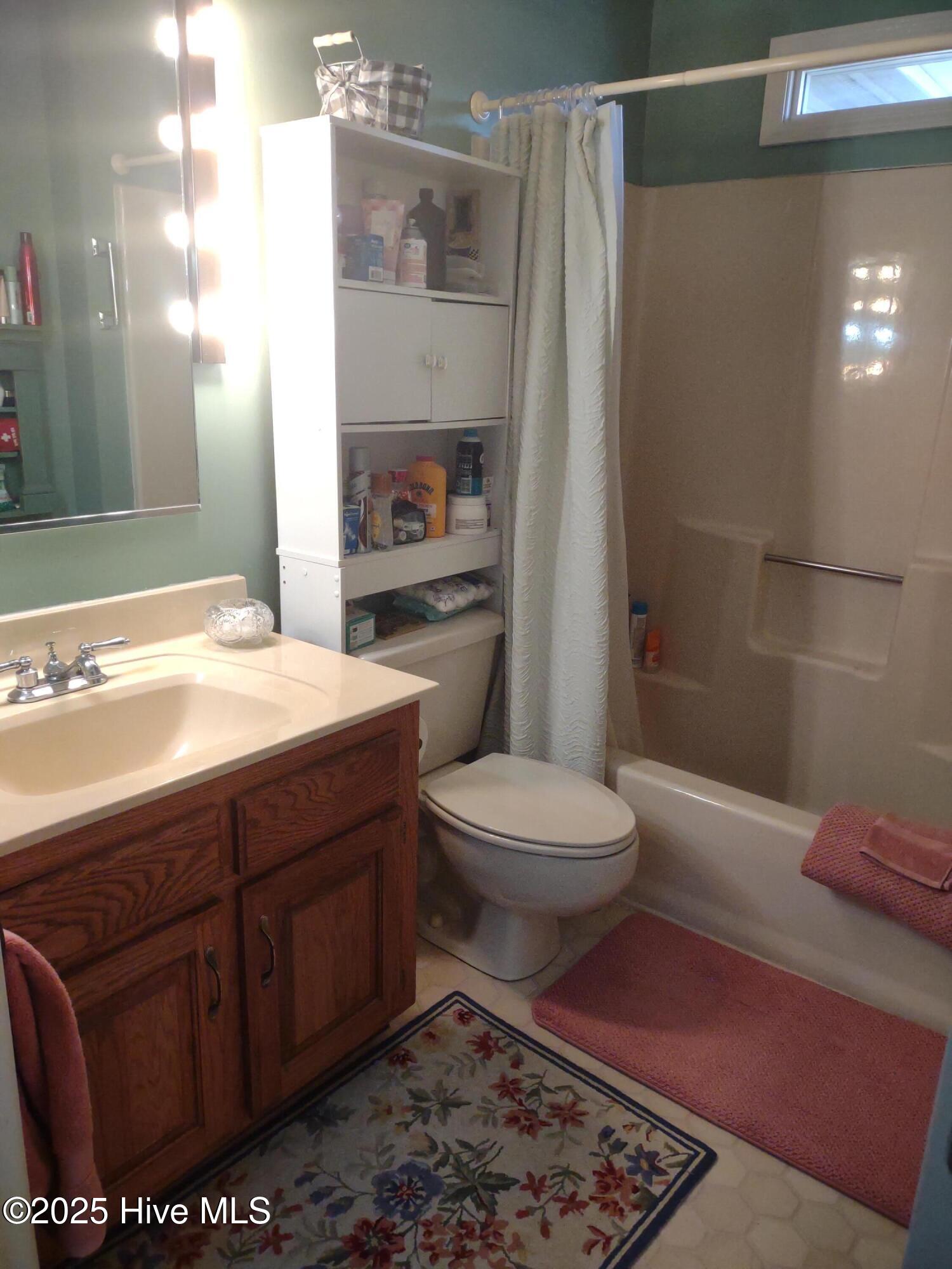 370 Boundaryline Drive Property Photo 37