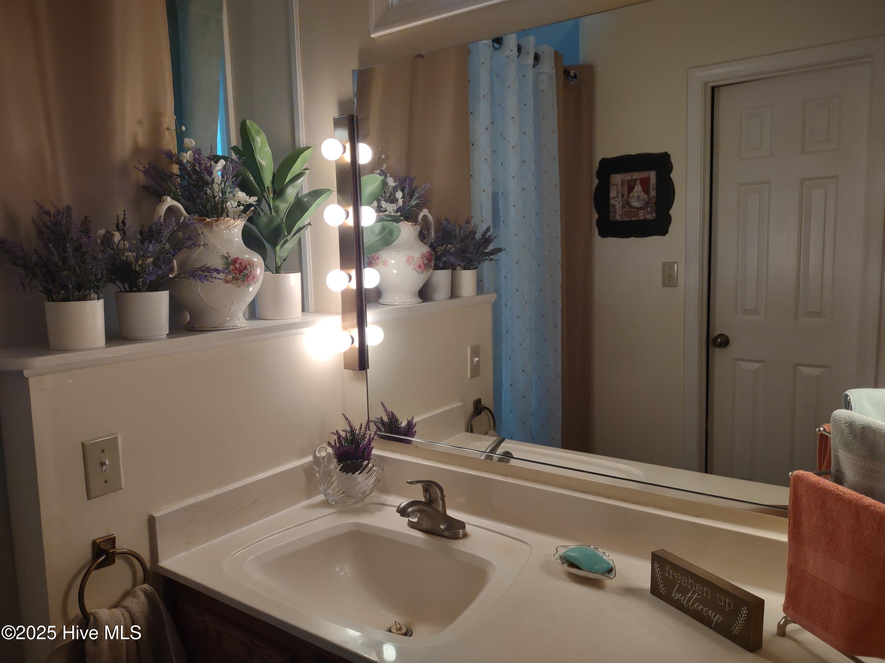 370 Boundaryline Drive Property Photo 41