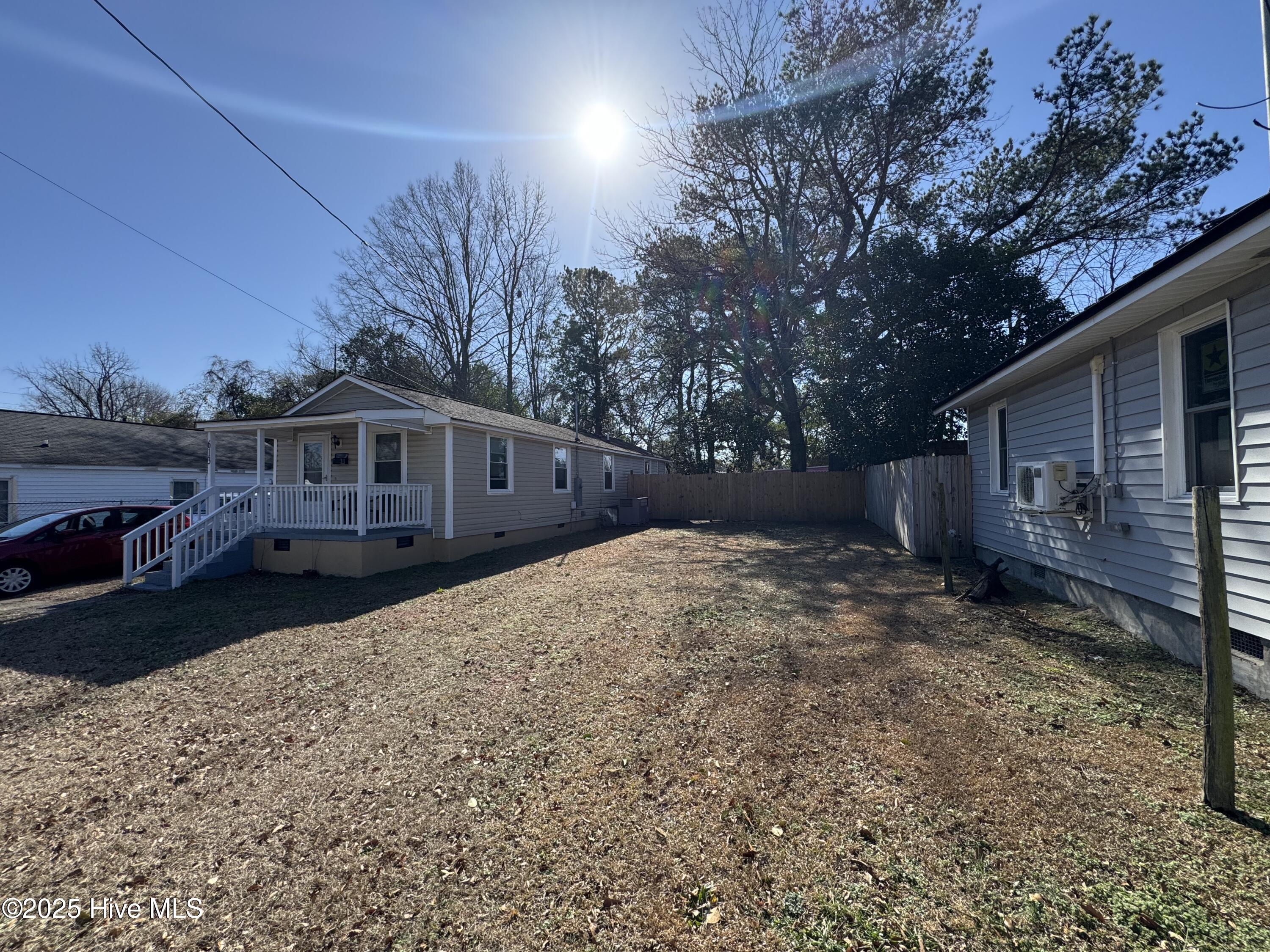 613 Howell Street Property Photo
