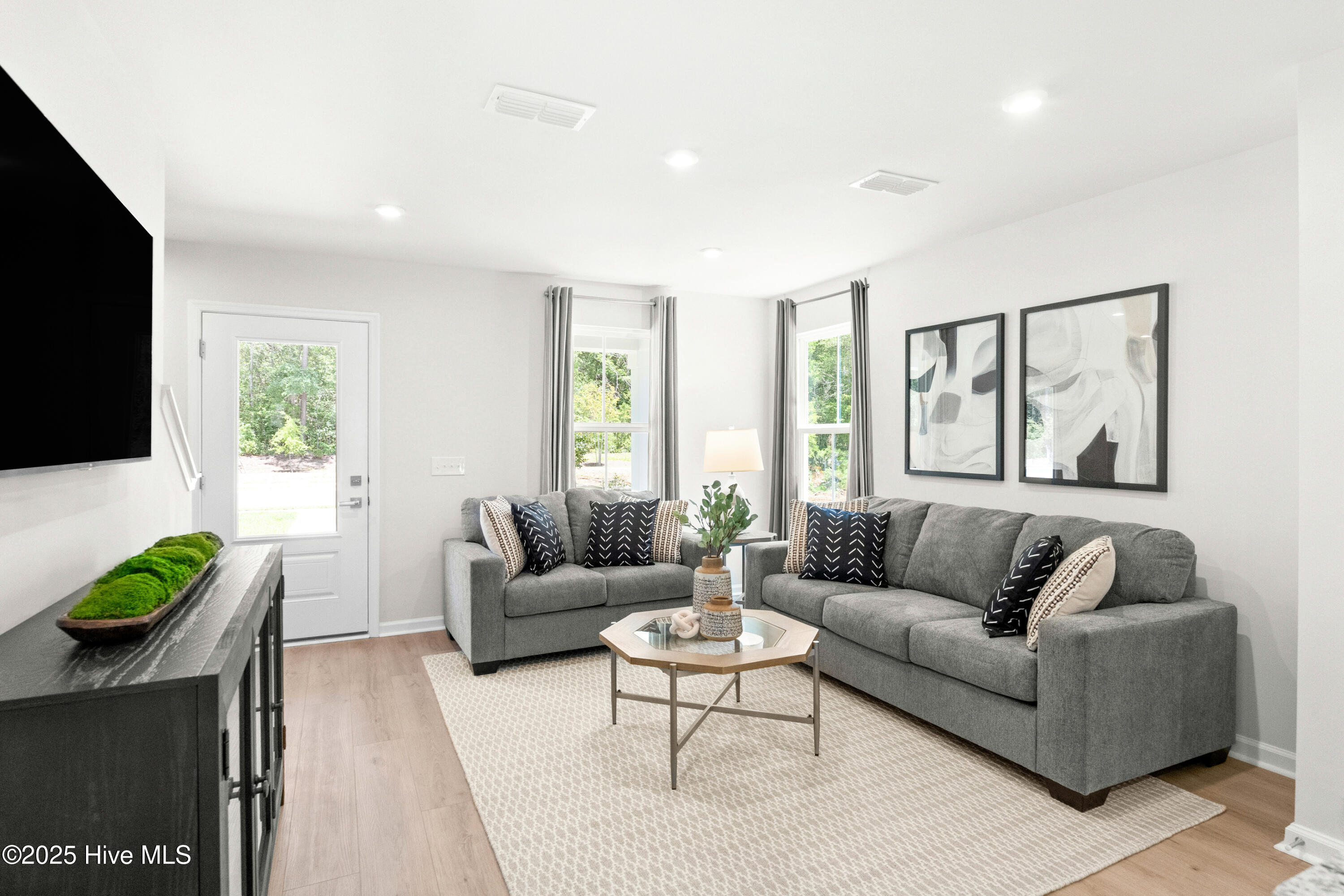 1424 Pine Log Trail Property Photo 4