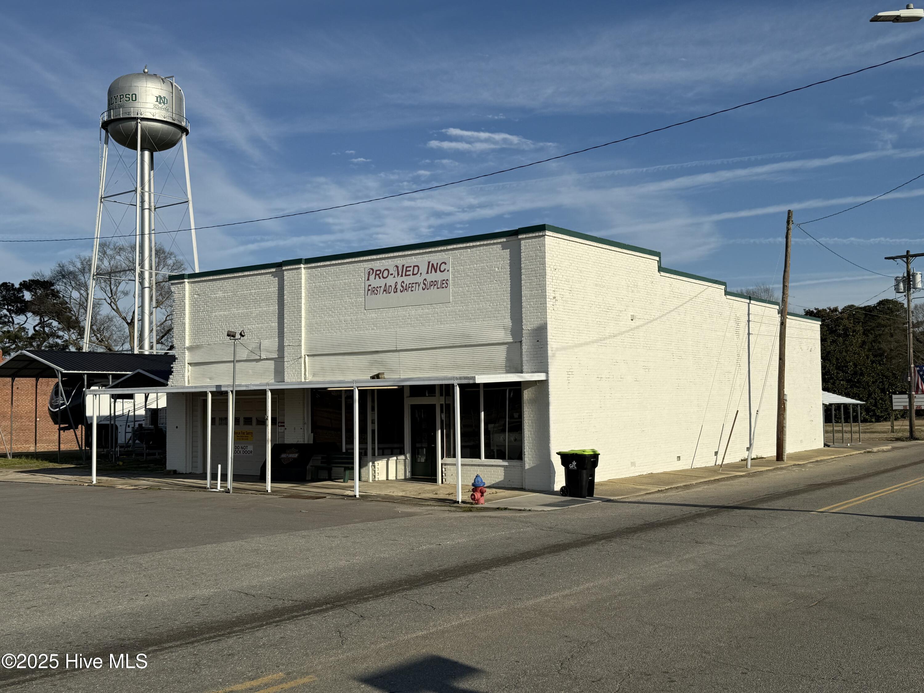 102 NE East Center Street