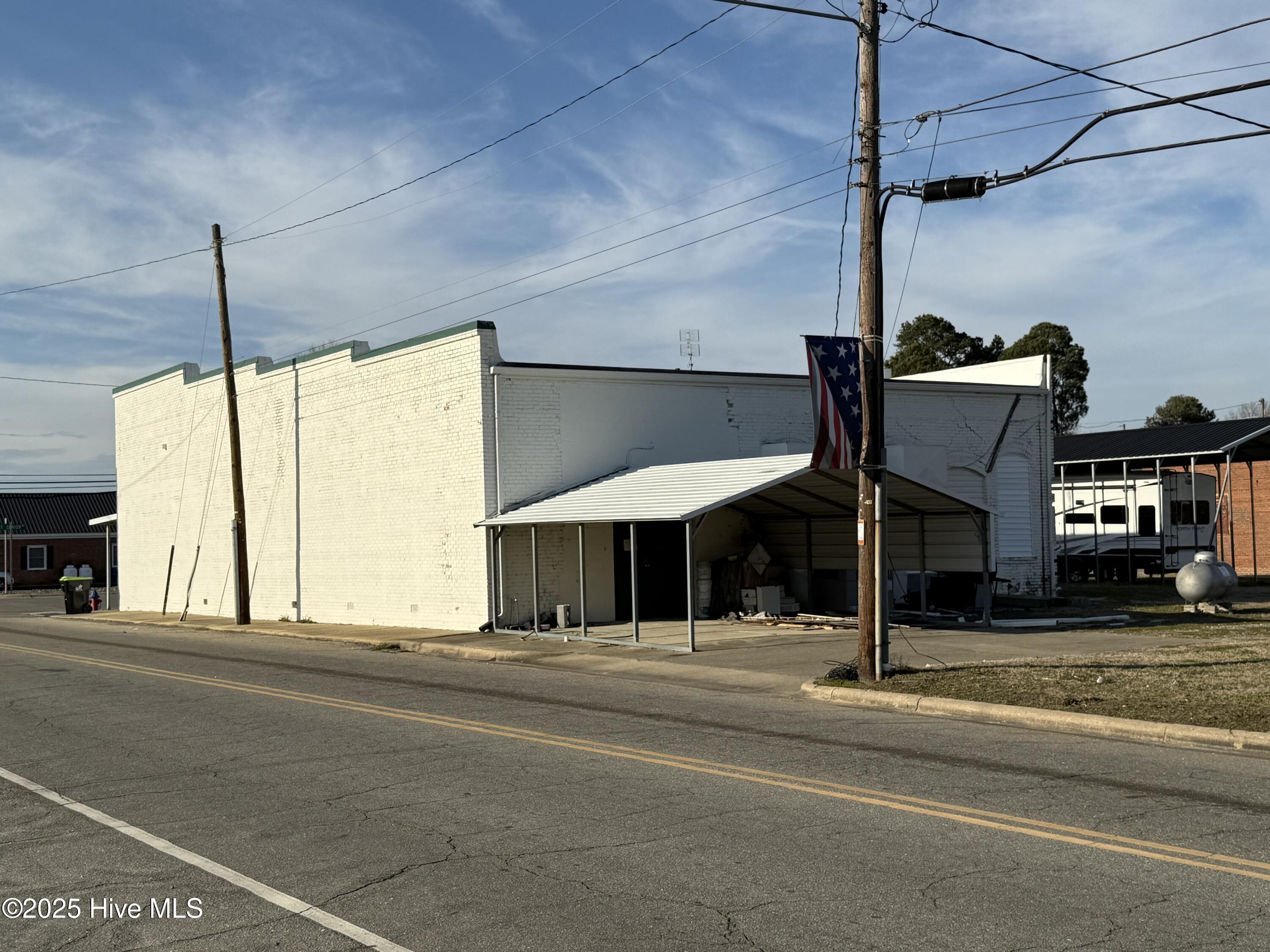 102 Ne East Center Street Property Photo 3