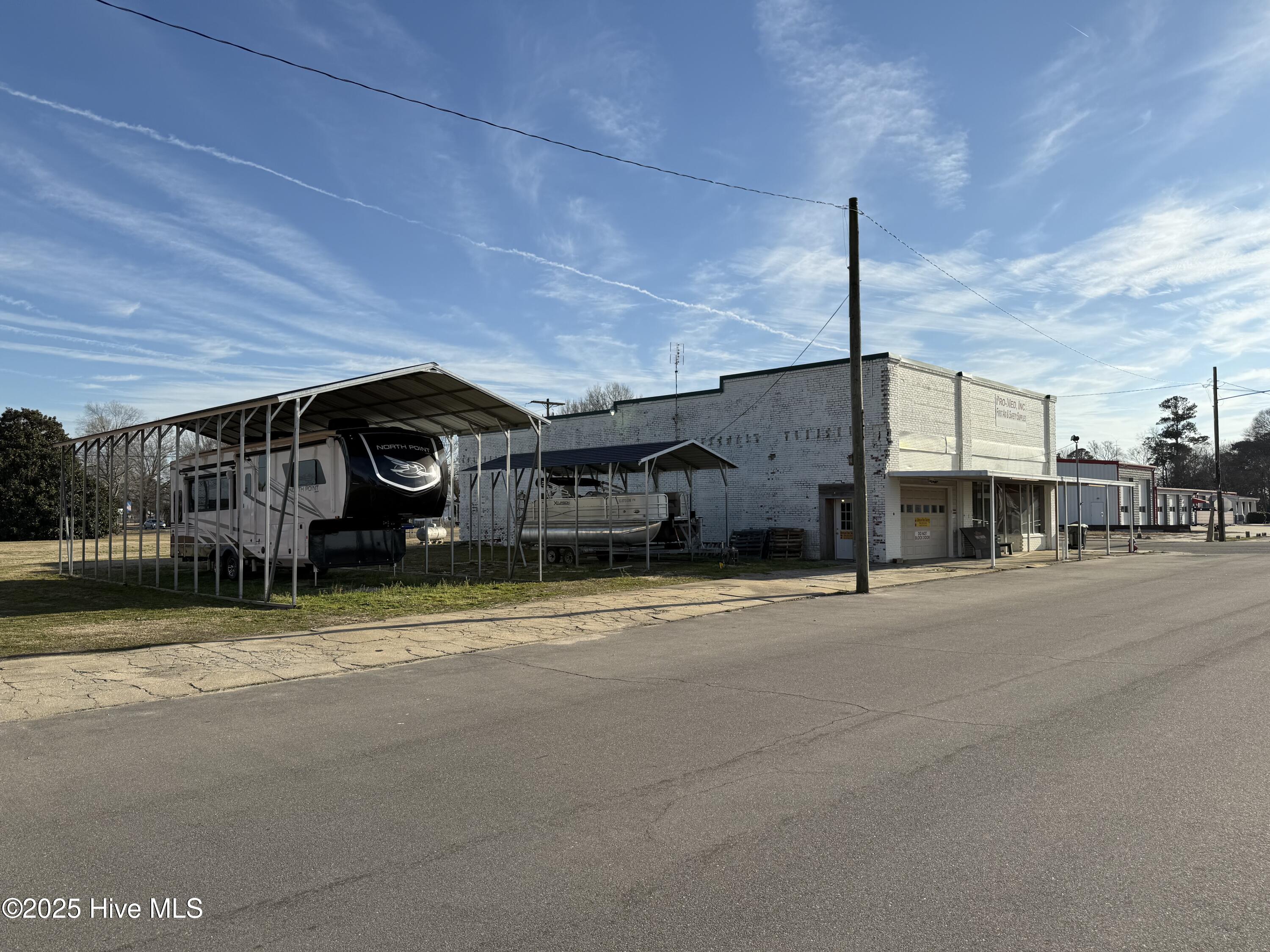 102 Ne East Center Street Property Photo 5