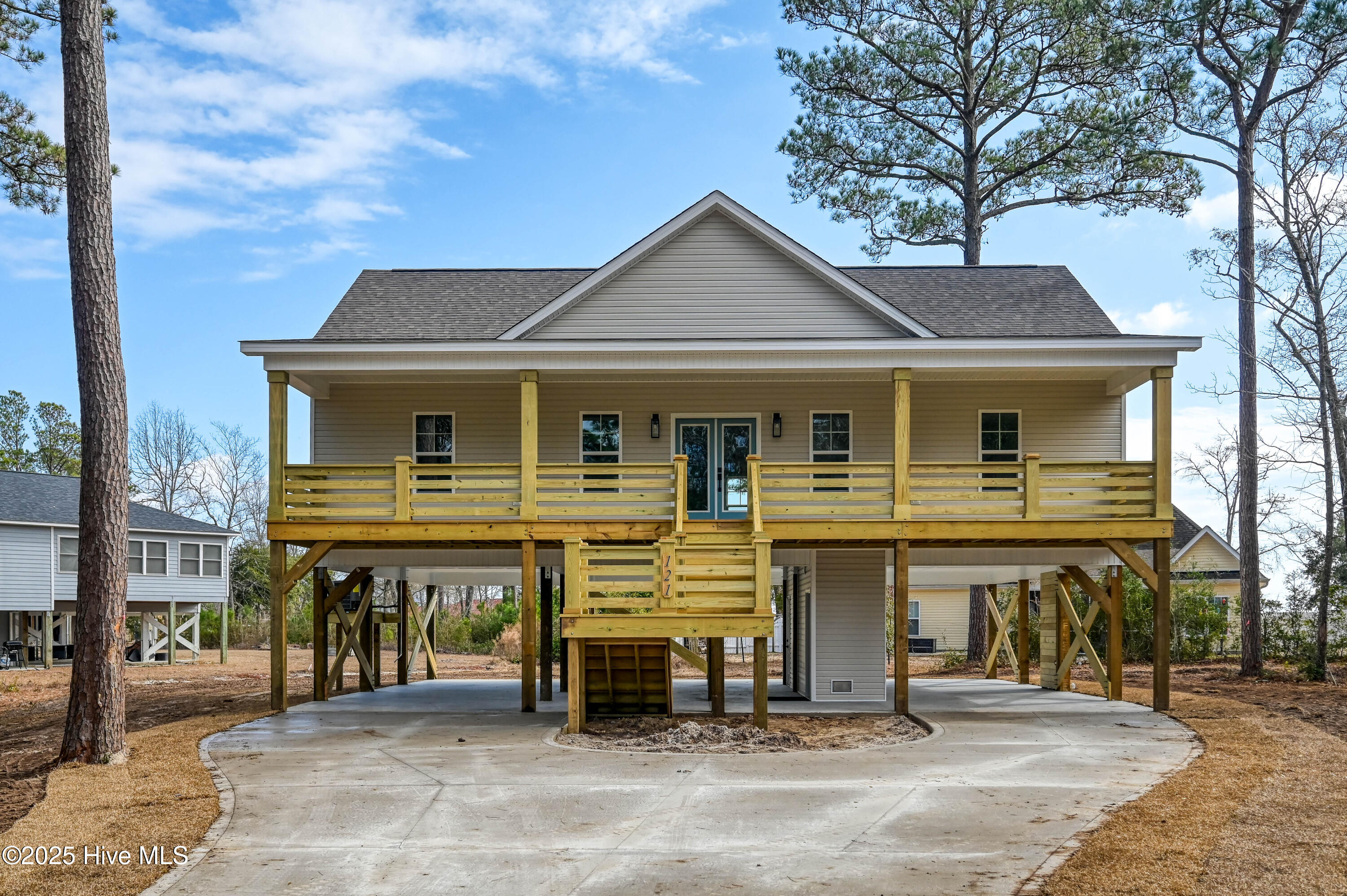 121 Cove Court Property Photo 1