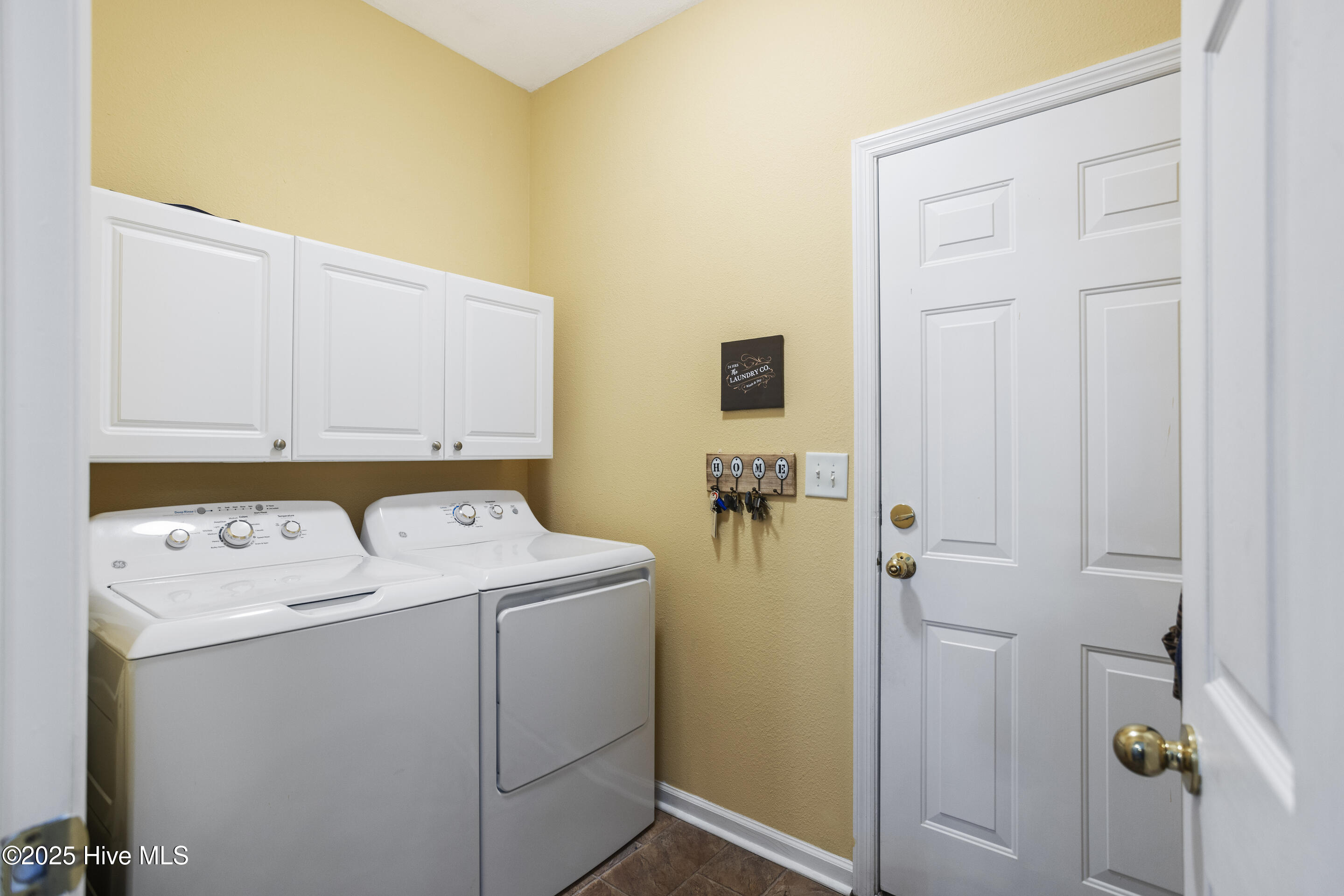 484 Sandpiper Bay Drive Property Photo 17