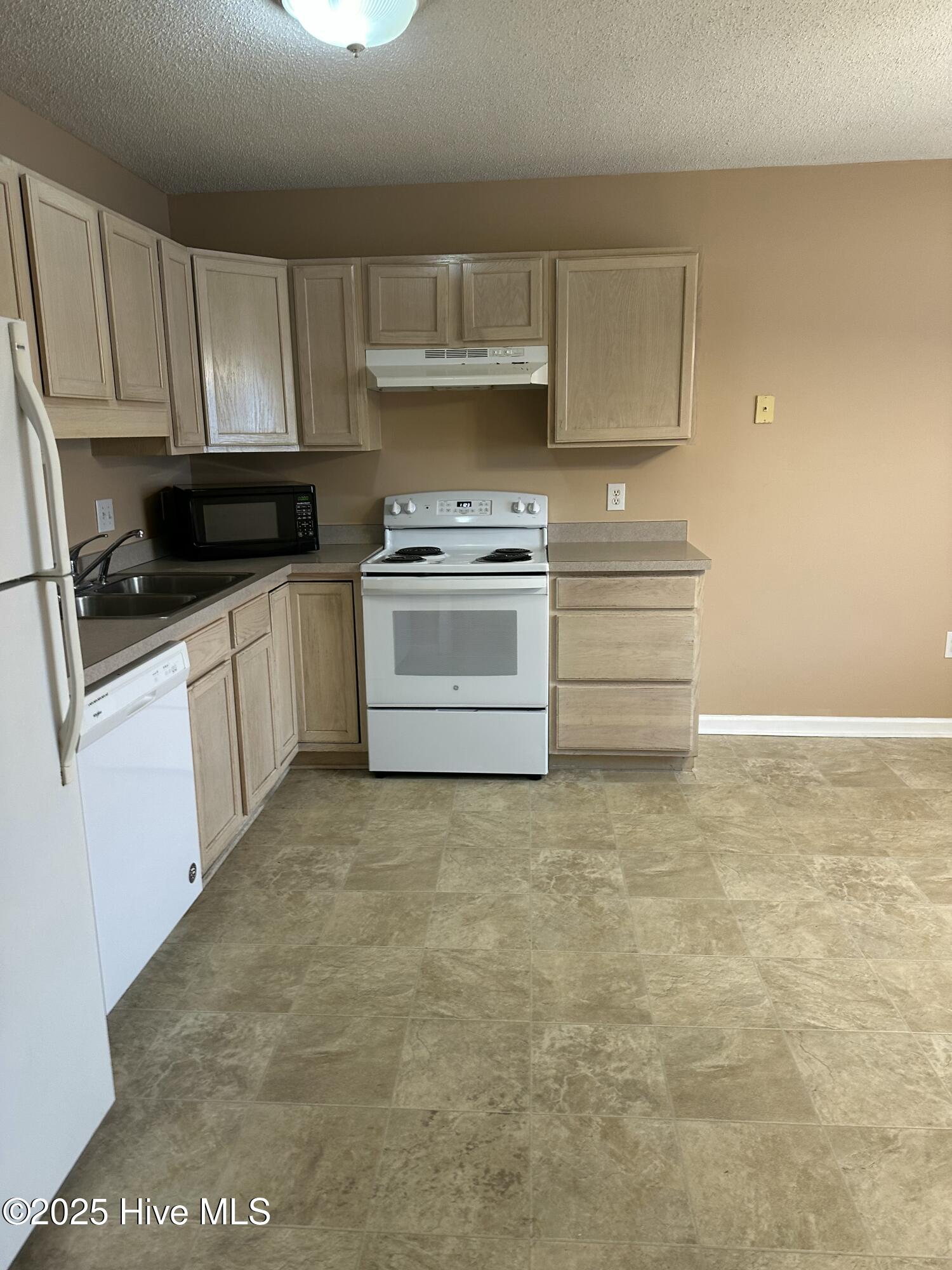 304 Courtyard Property Photo 3