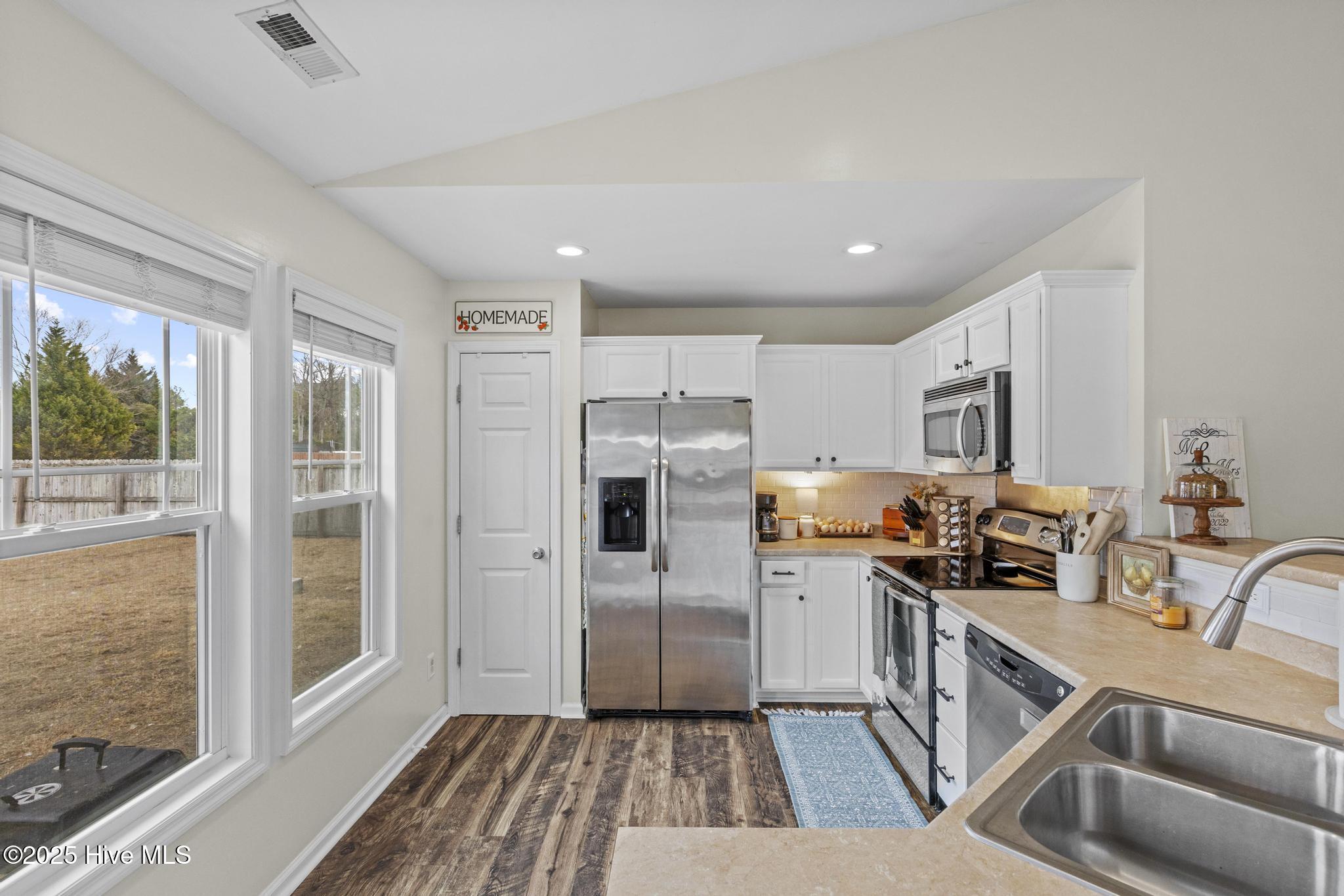 515 Poults Drive Property Photo 14