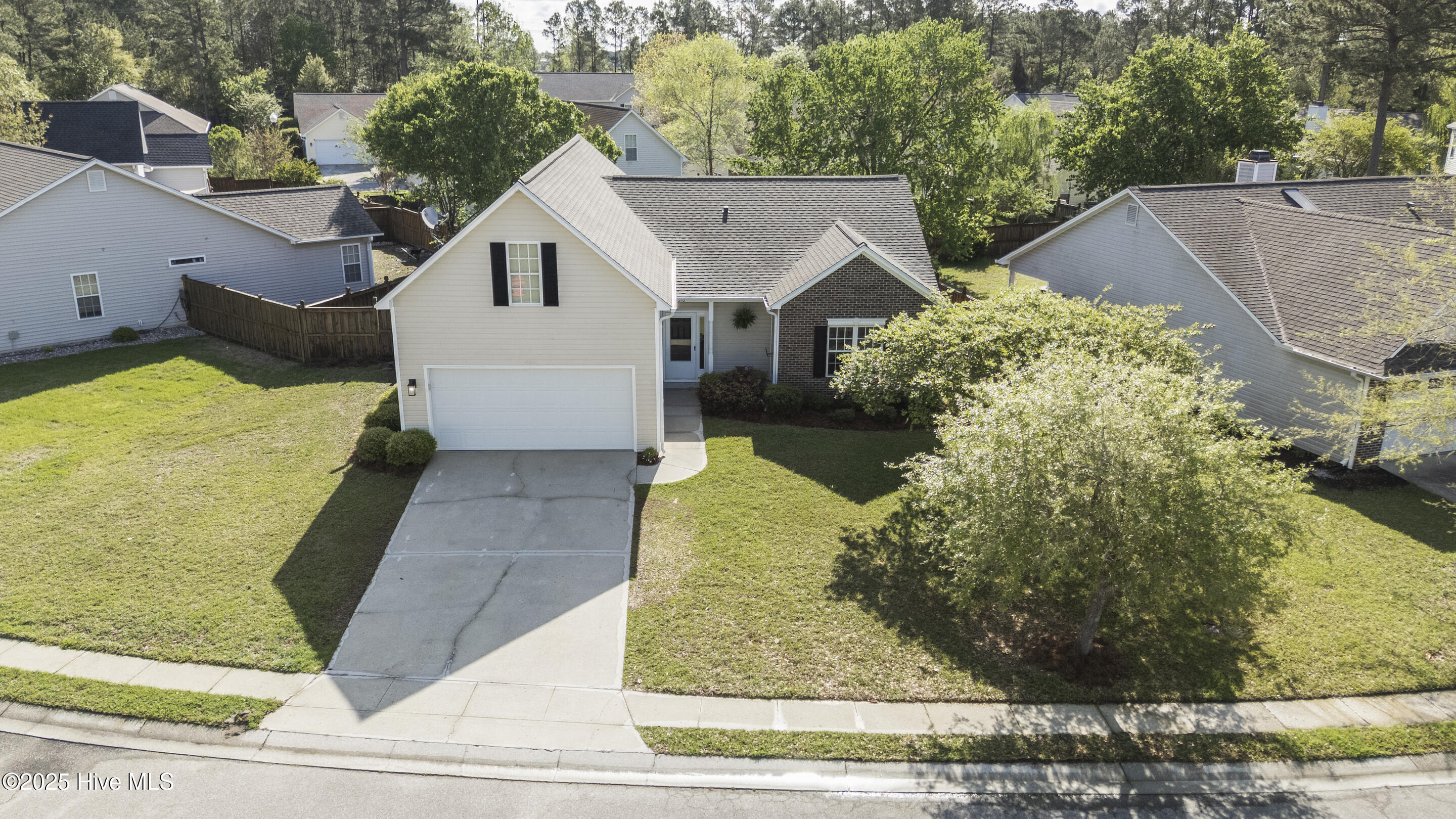 1010 Winterberry Circle Property Photo 2