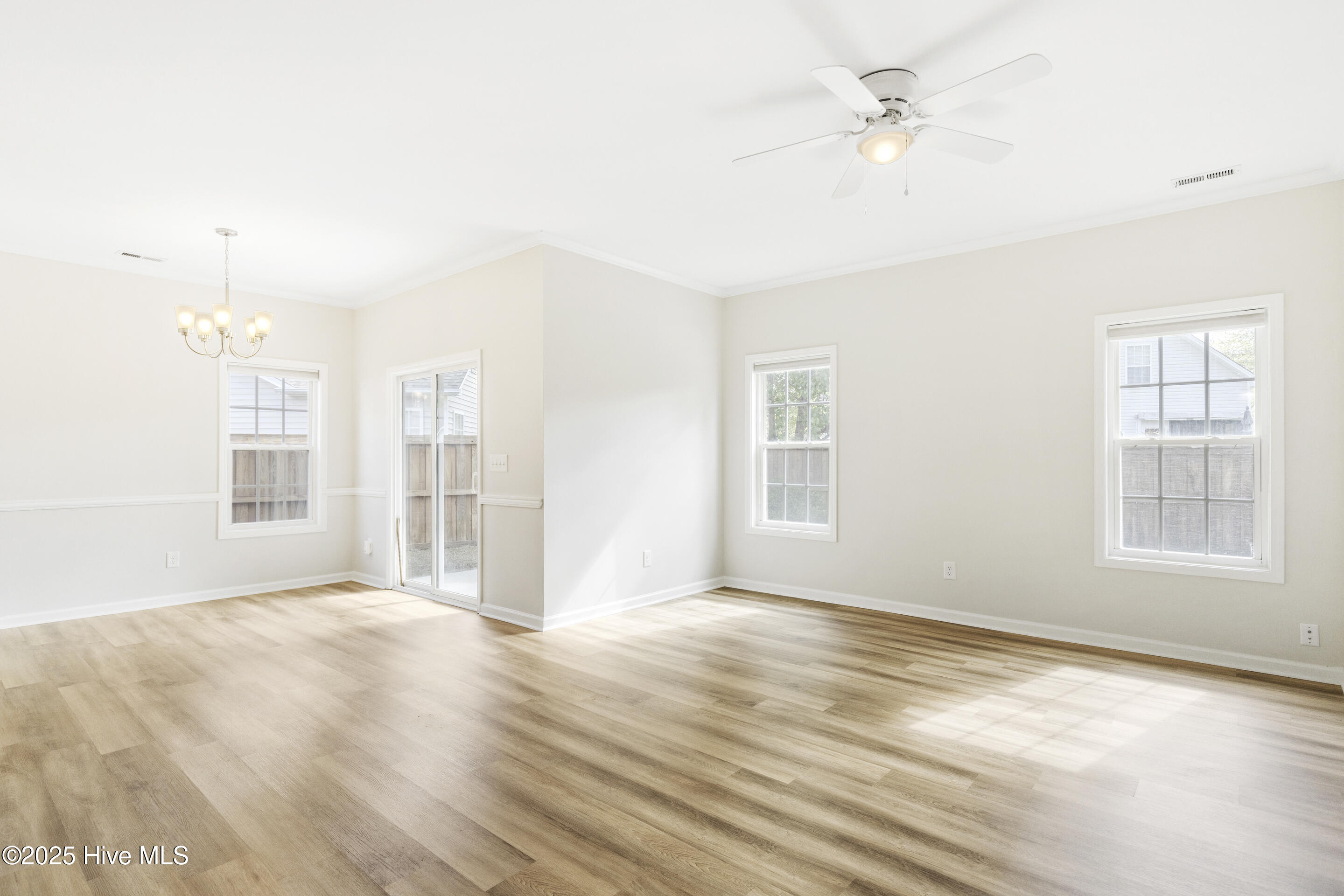 1010 Winterberry Circle Property Photo 8