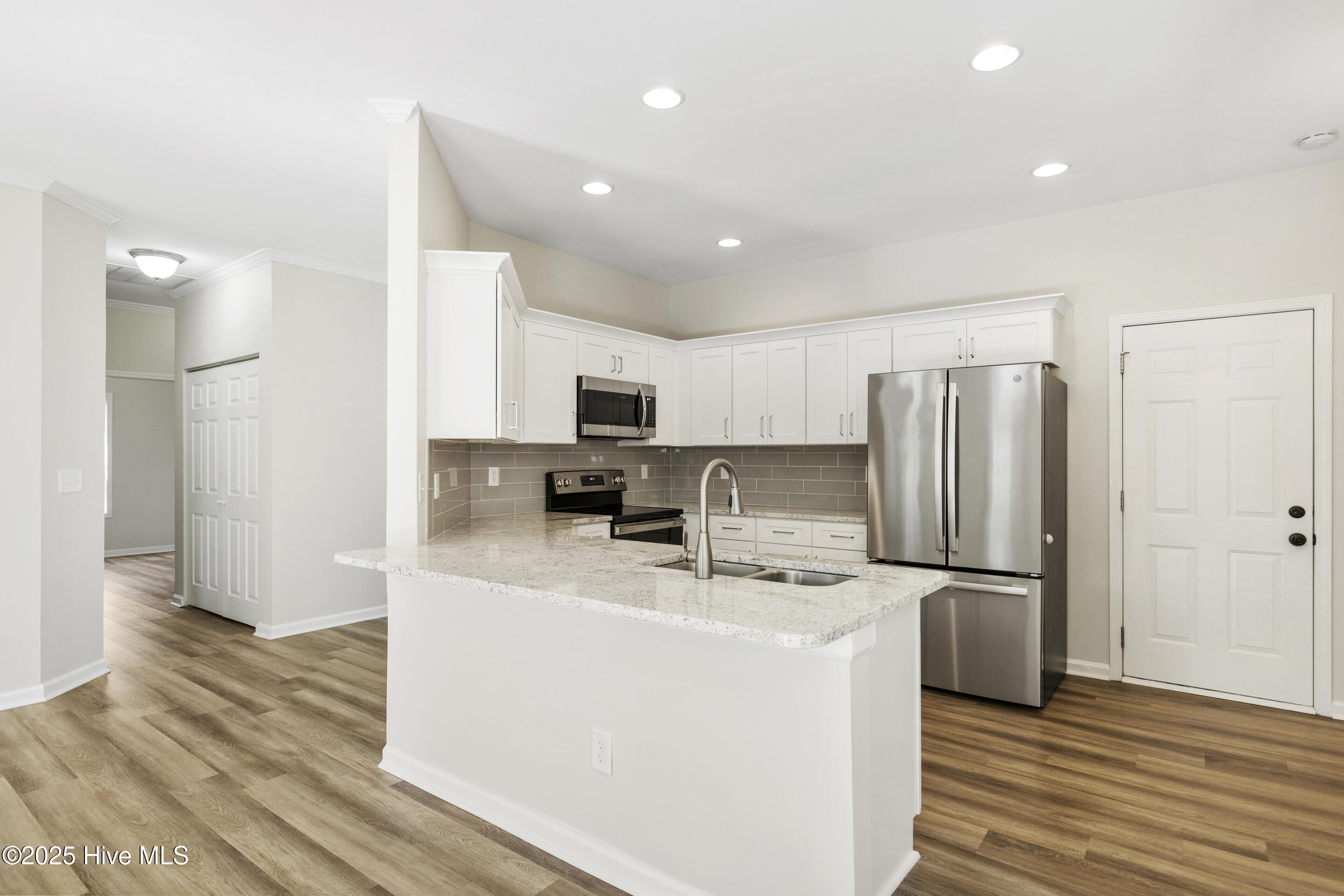 1010 Winterberry Circle Property Photo 14