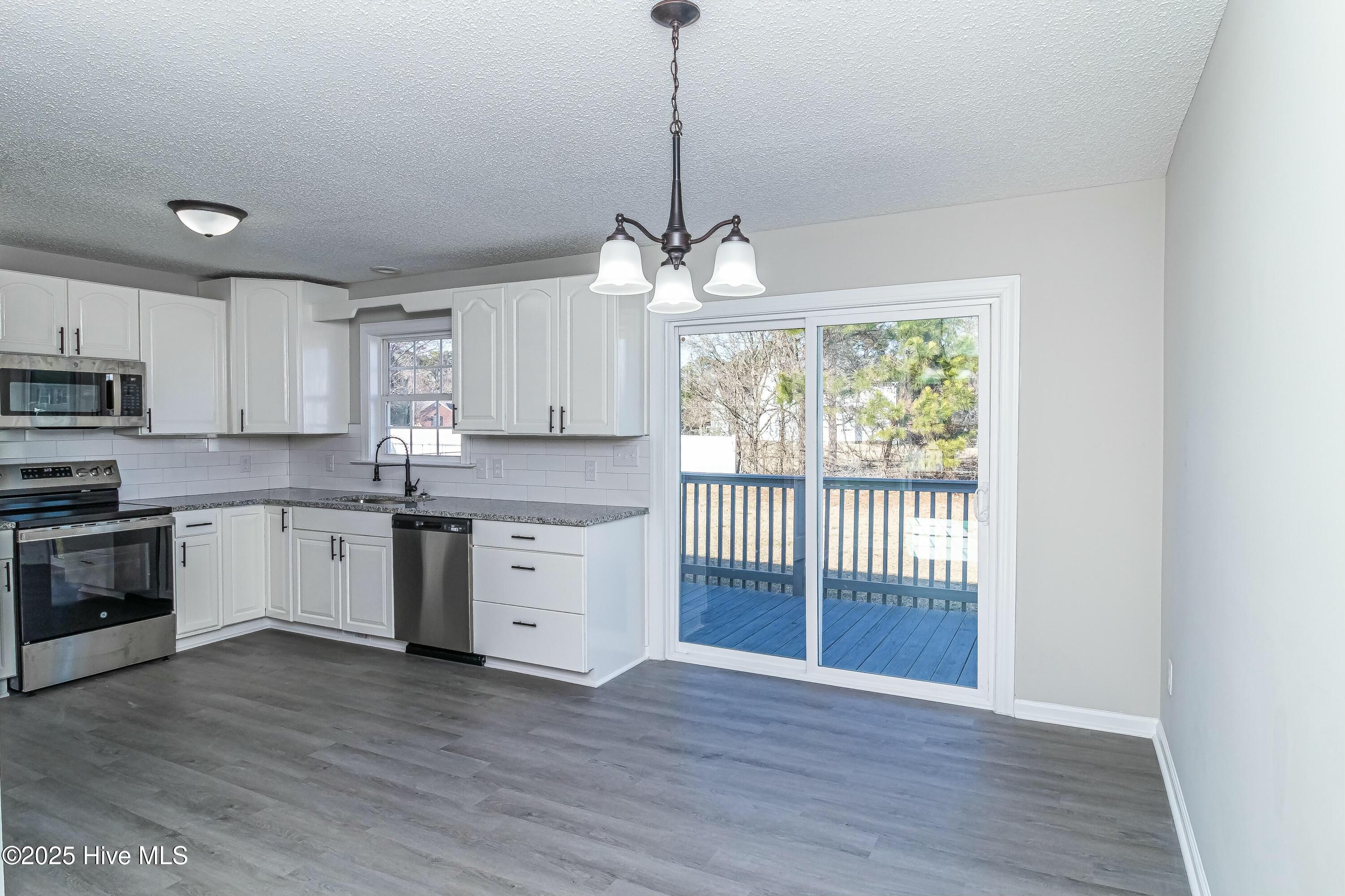 1005 Pamela Drive Property Photo 4