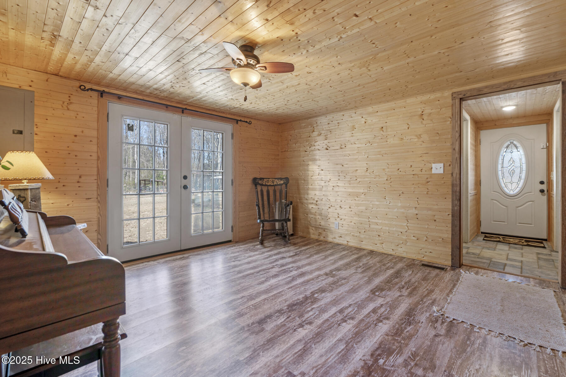 577 Dixon Road Unit D Property Photo 9
