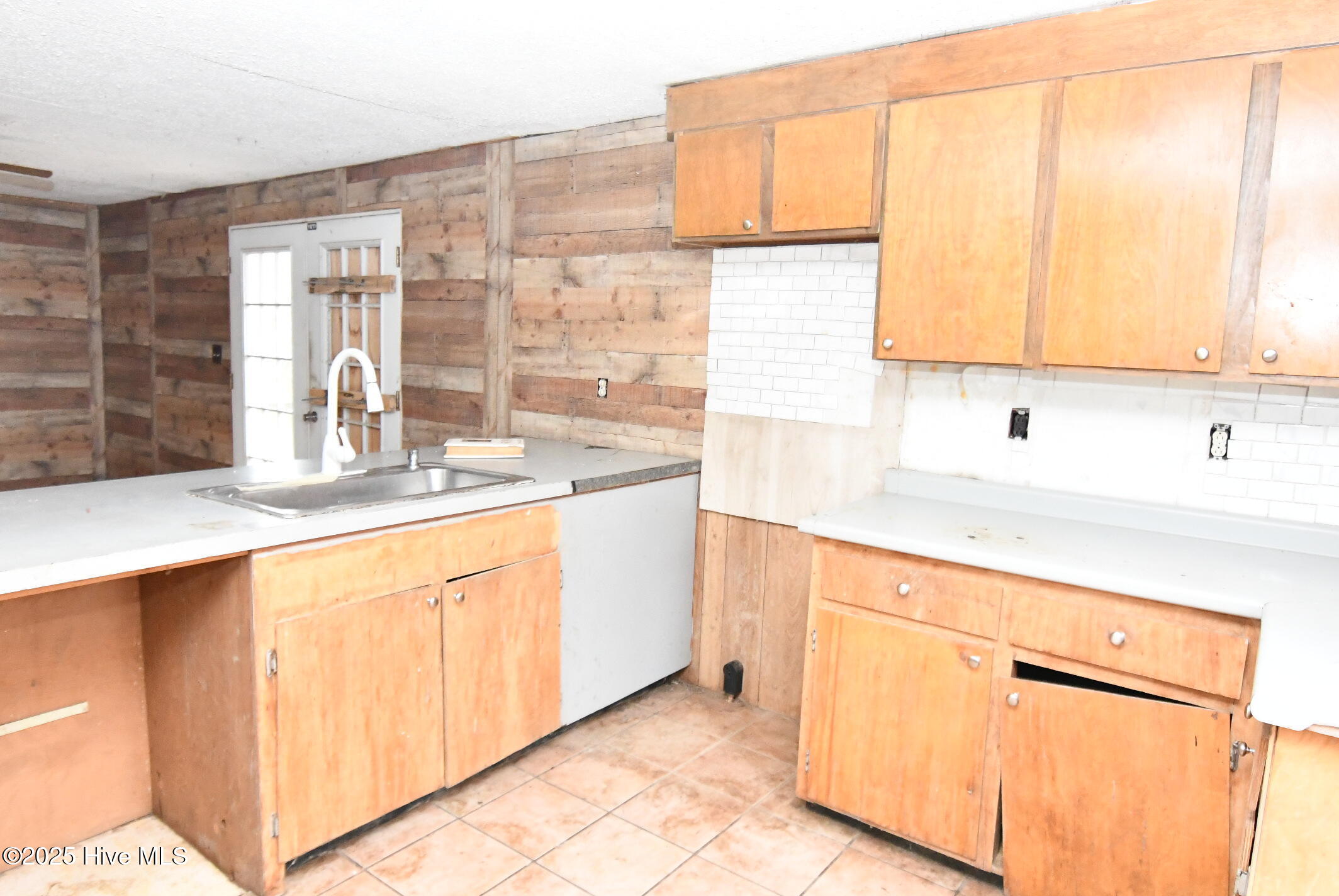 8703 Newland Road Property Photo 6