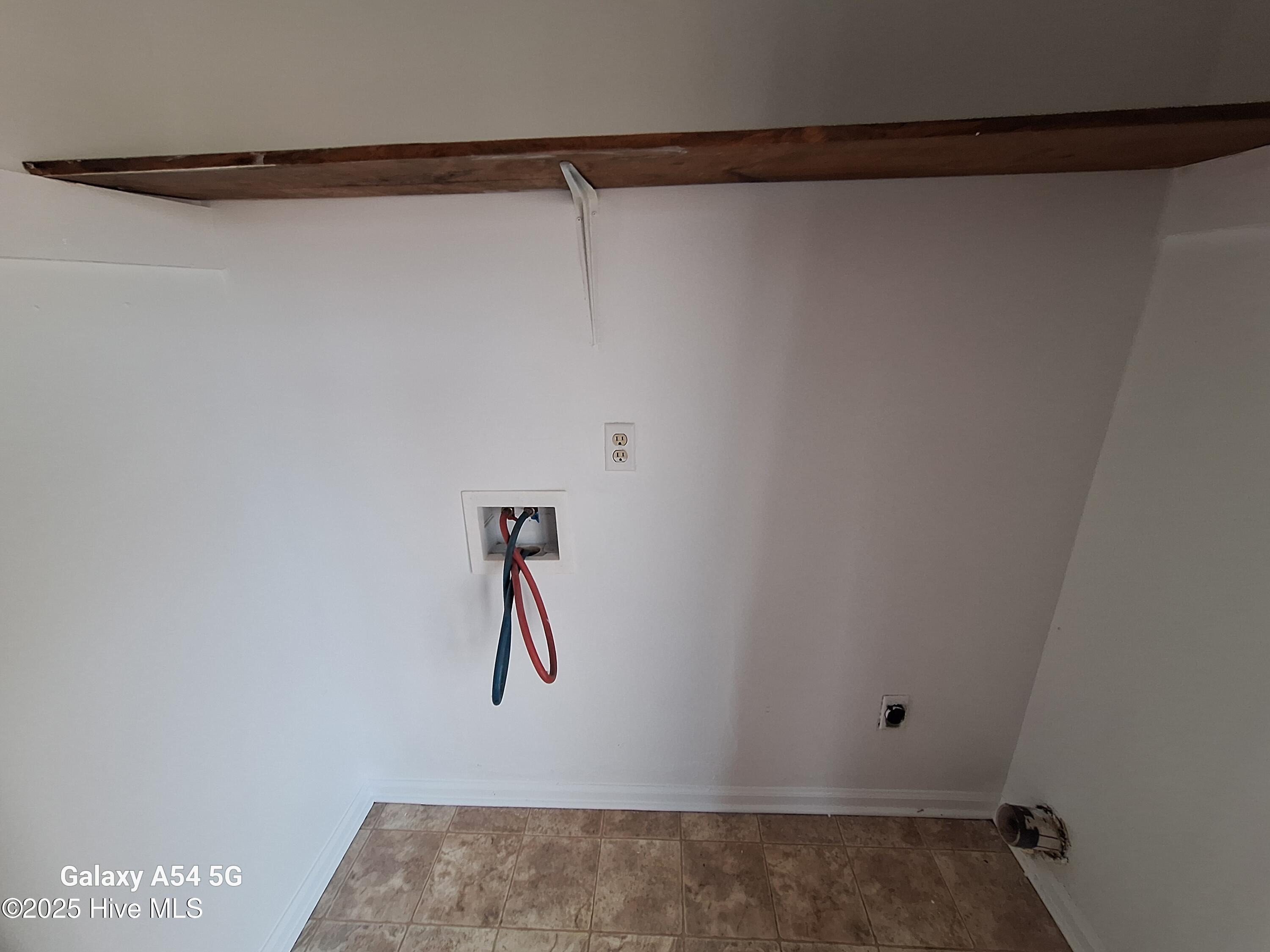 135 Twin Wood Drive Property Photo 4