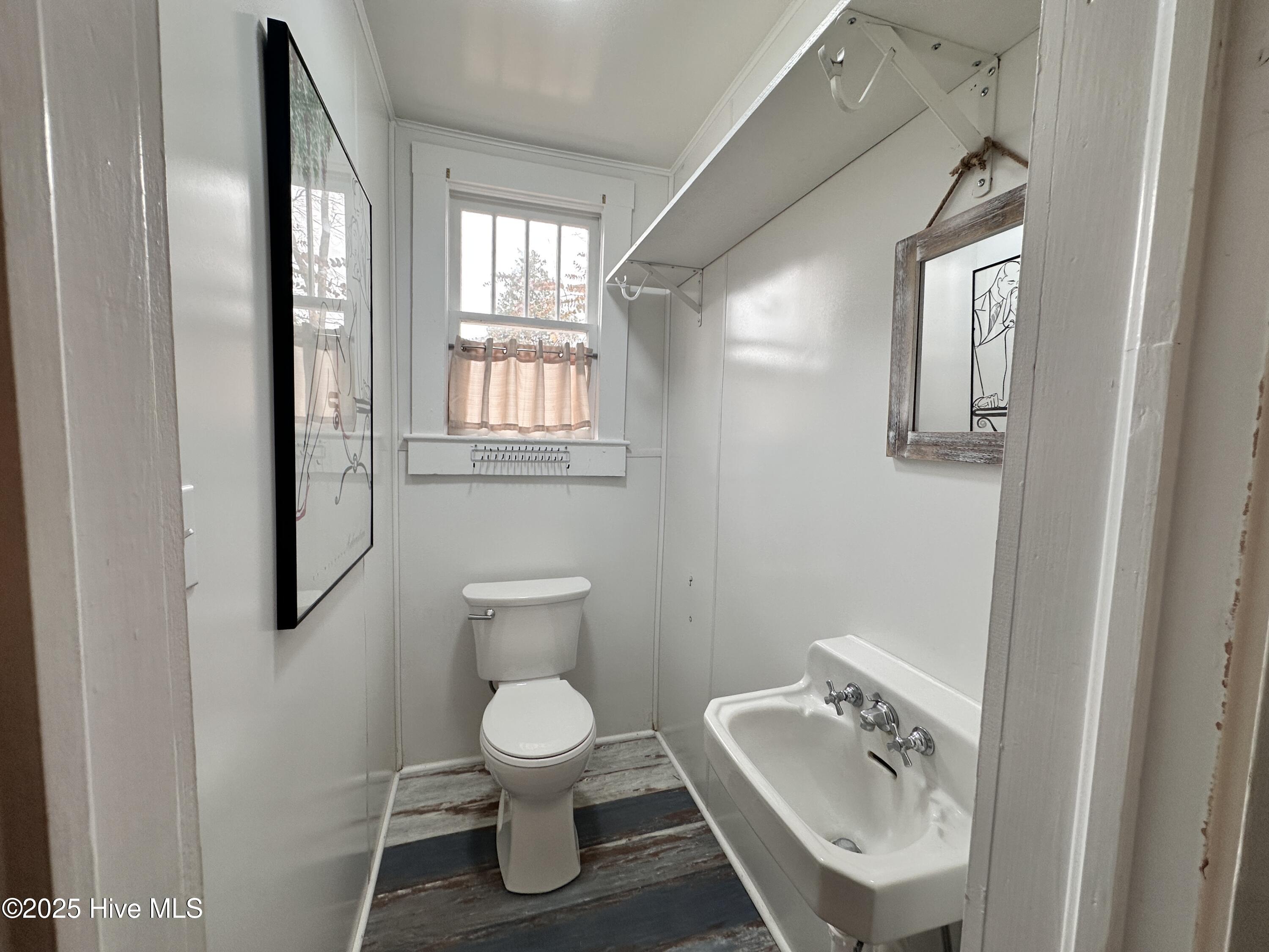102 E 13th Street Property Photo 16