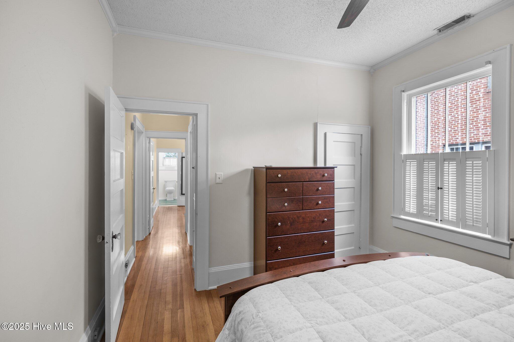 102 E 13th Street Property Photo 24