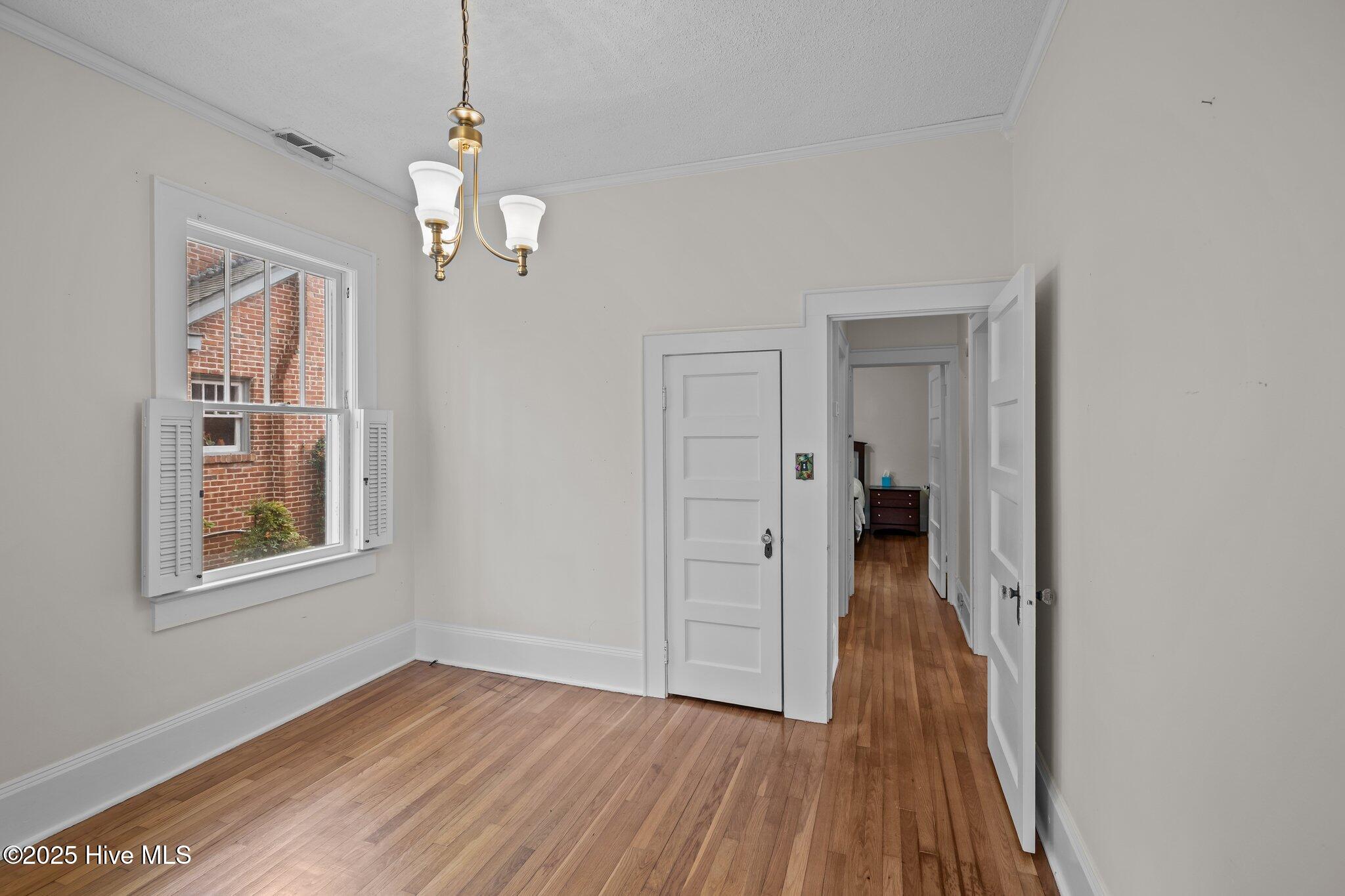 102 E 13th Street Property Photo 25