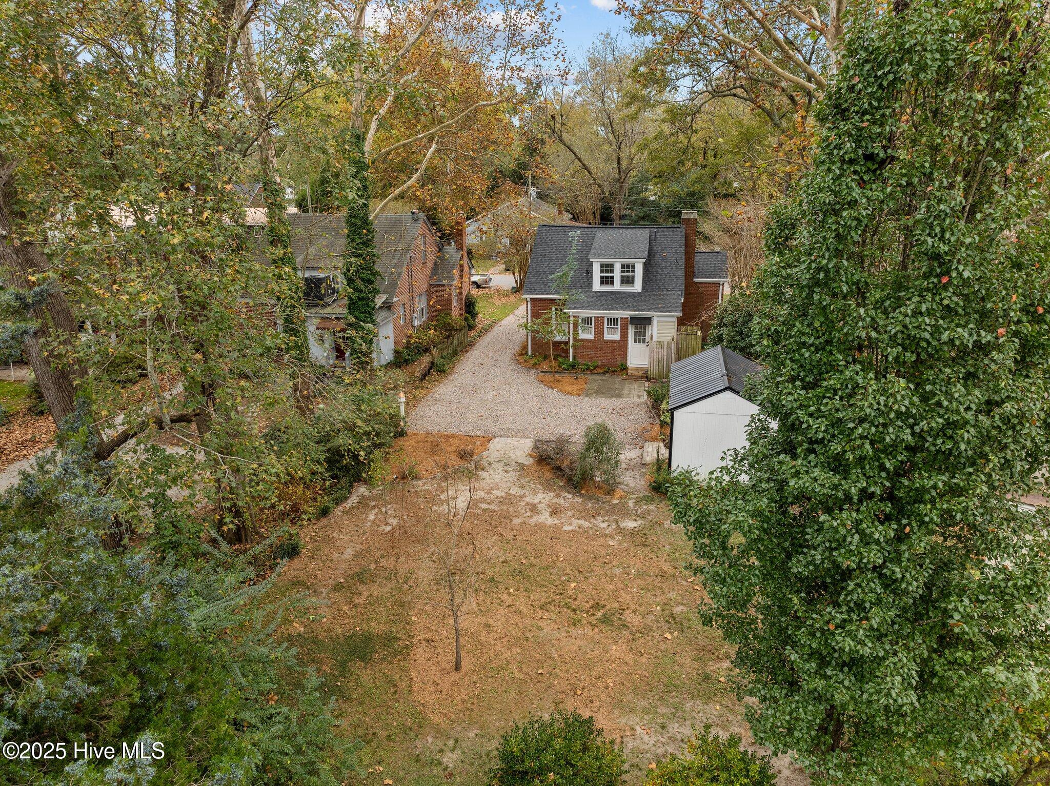 102 E 13th Street Property Photo 27