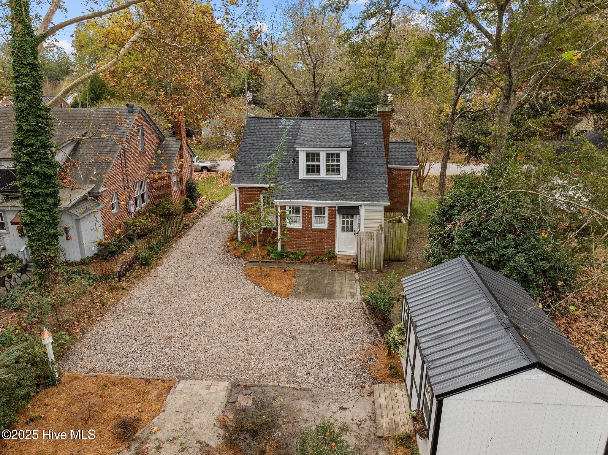 102 E 13th Street Property Photo 28