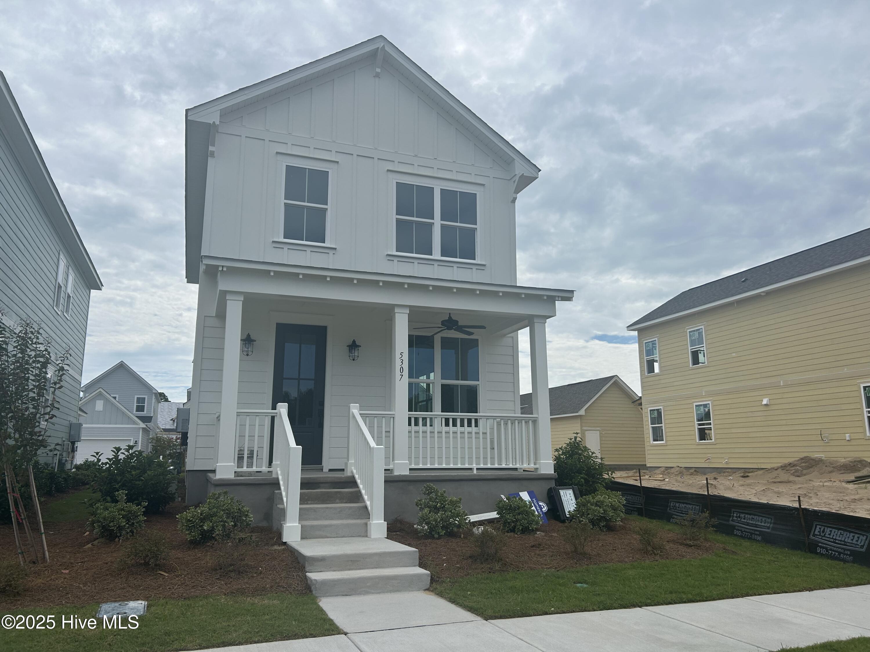 5307 Moonshell Loop Property Photo 1