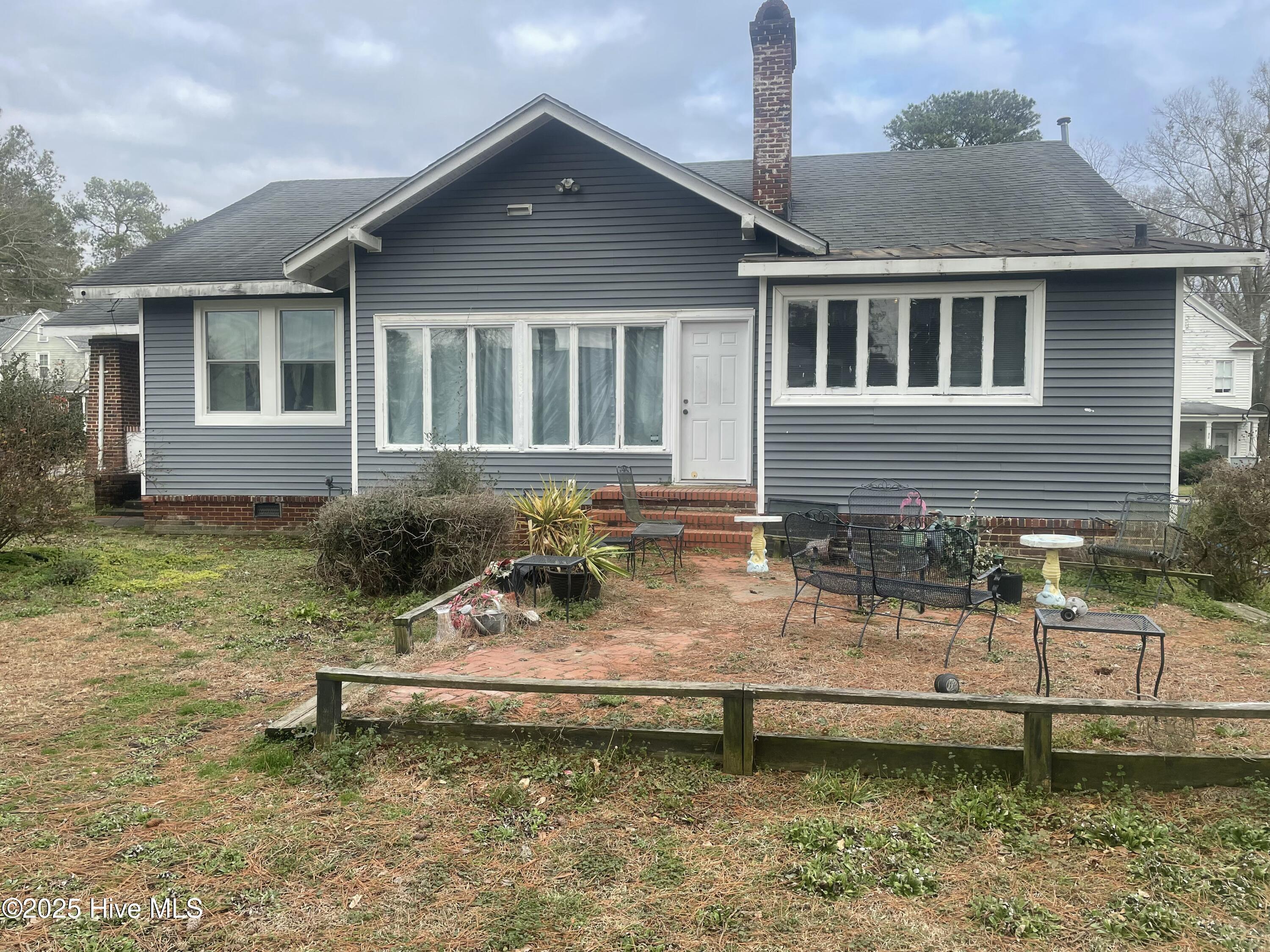 113 E Capitola Avenue Property Photo 5