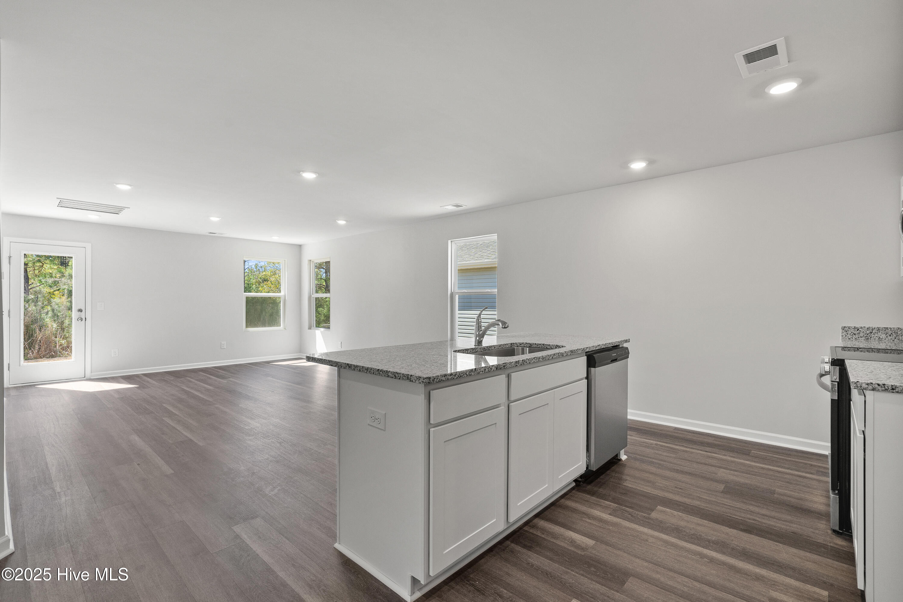 6934 Seaside Palms Place Property Photo 9