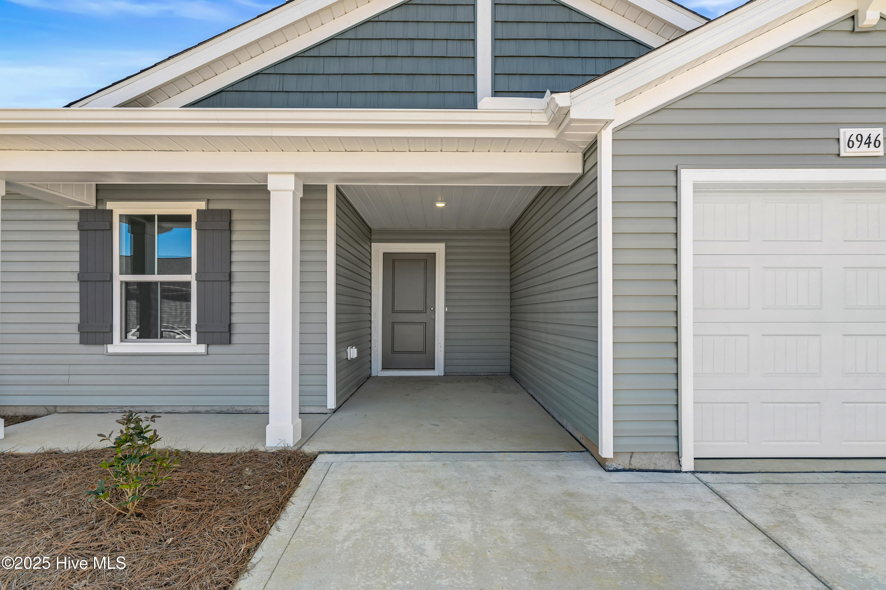 6946 Seaside Palms Place Property Photo 3
