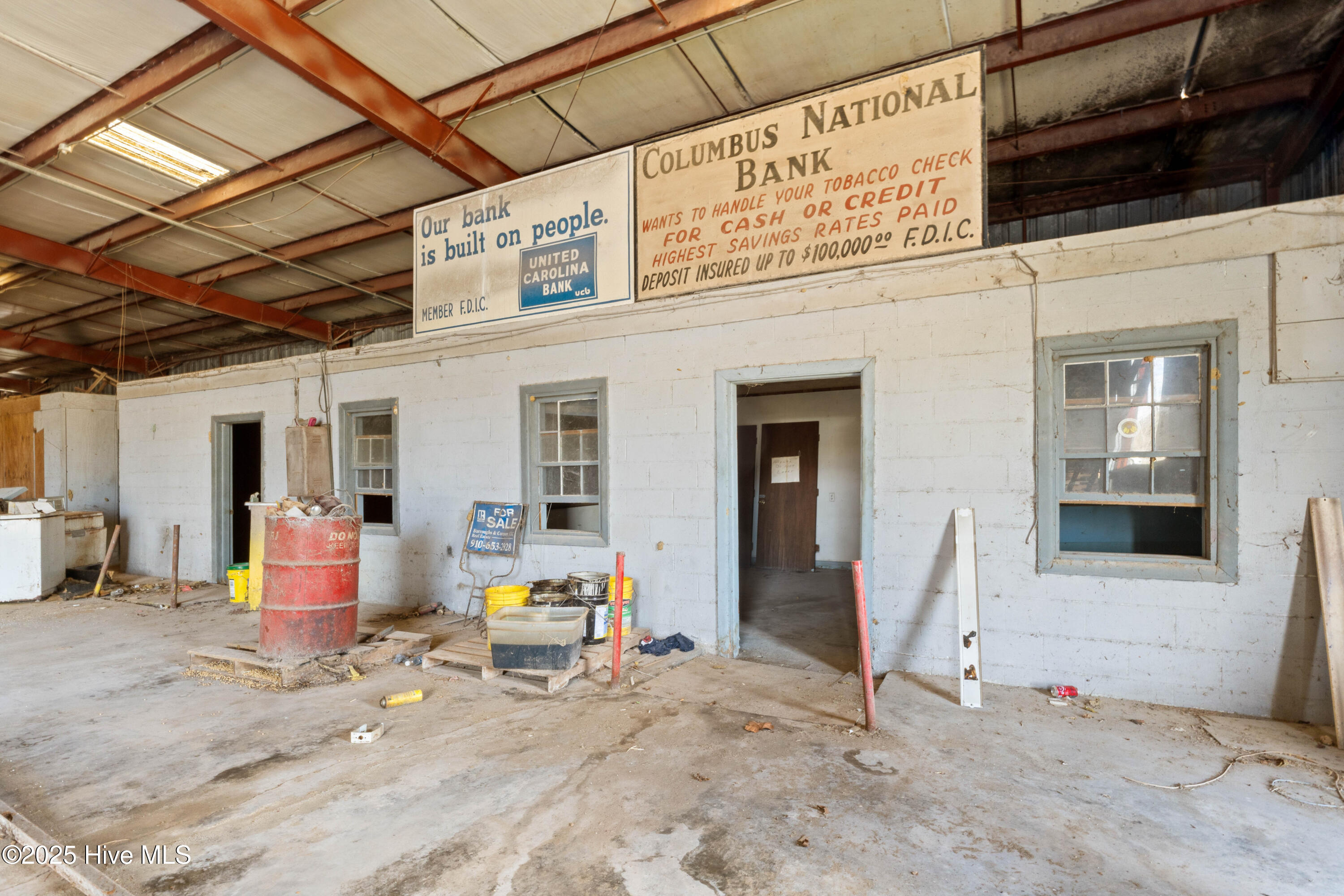 211 S Canal Street Property Photo 11