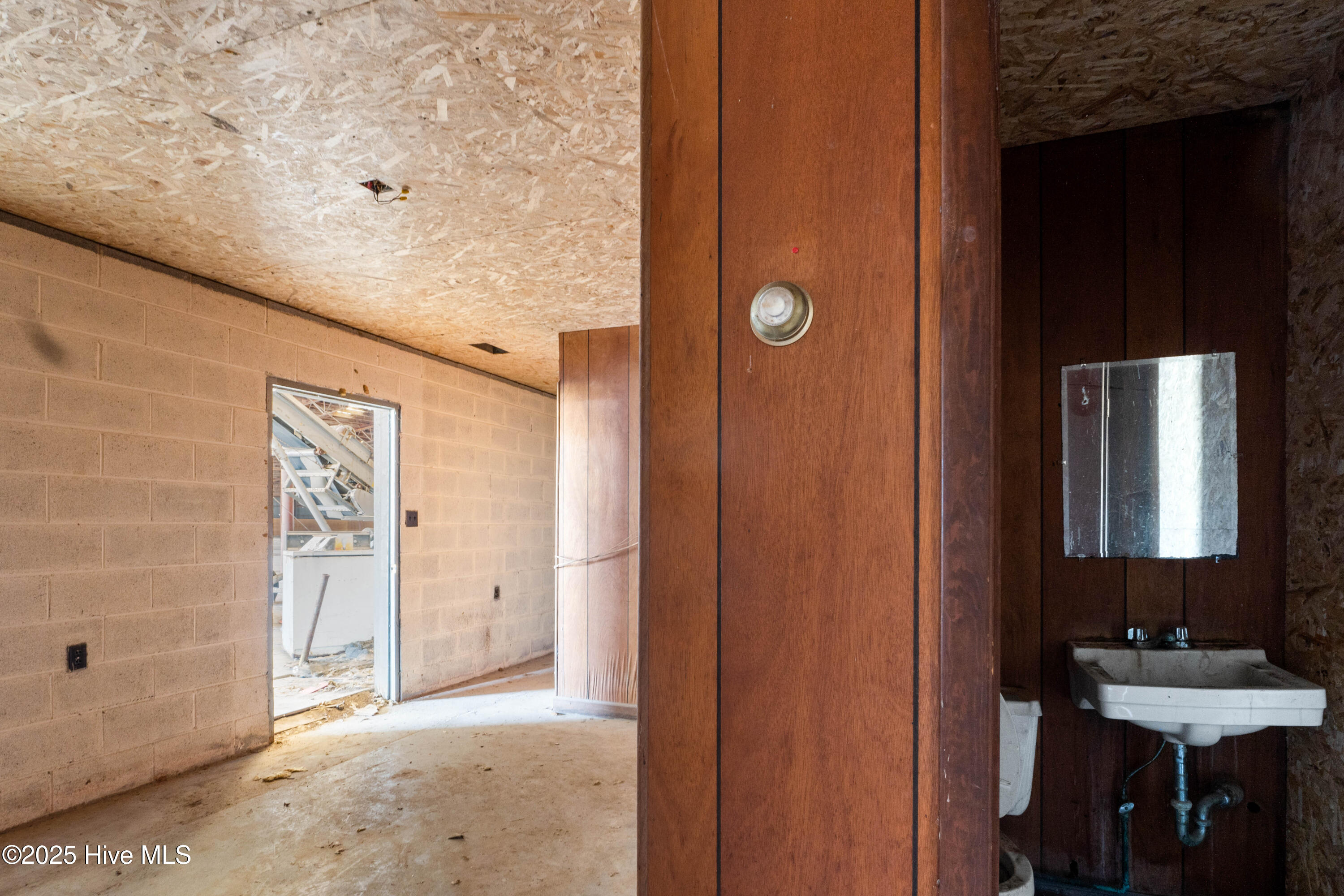 211 S Canal Street Property Photo 15