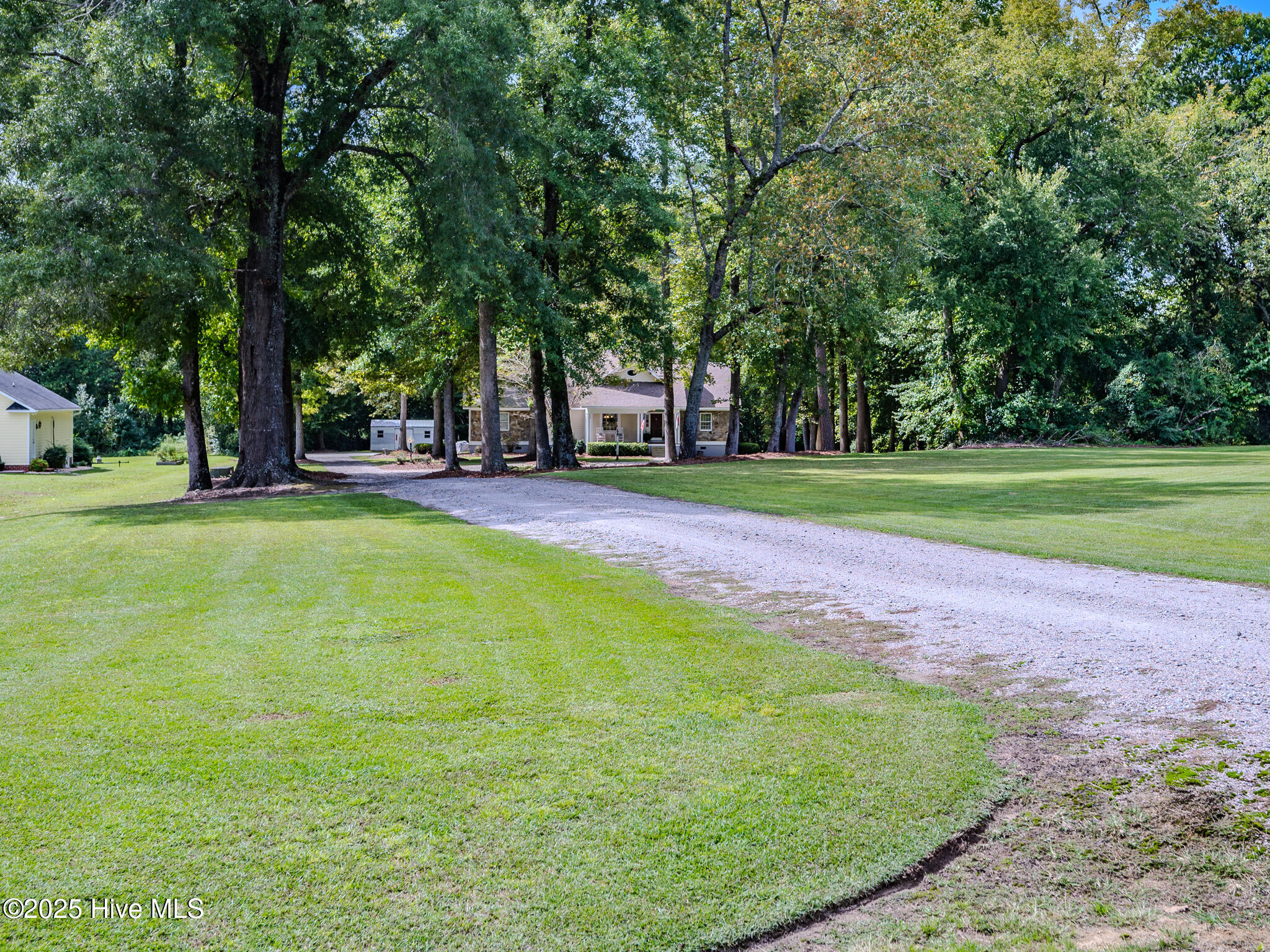 563 Whites Crossing Lane Property Photo 3
