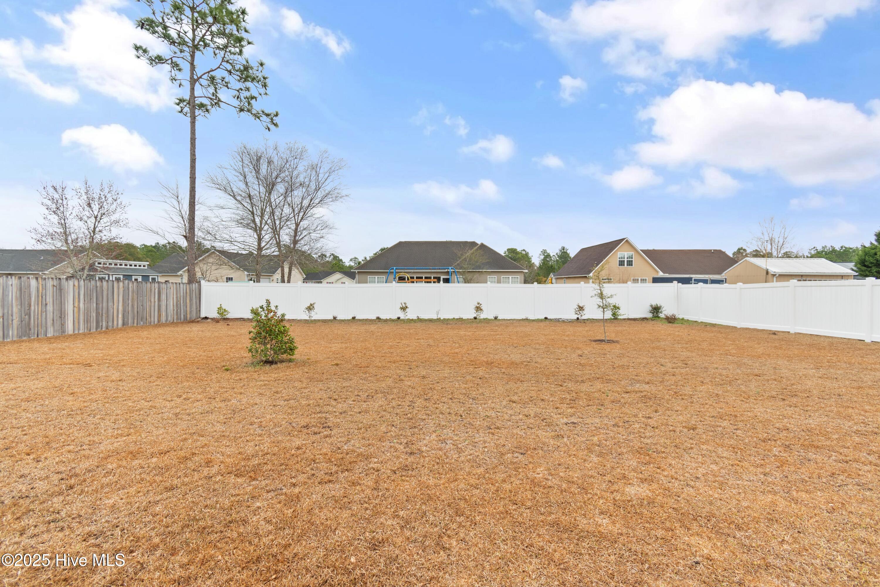 566 Pinecrest Street Property Photo 25